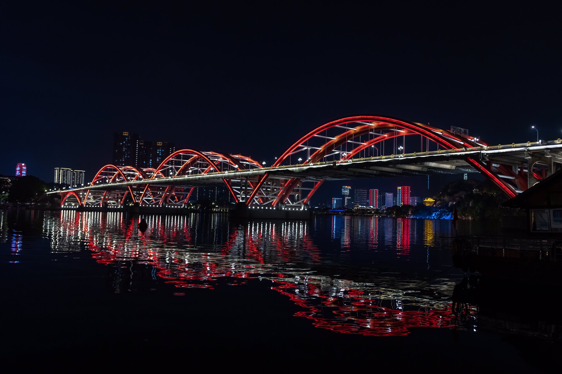 柳州市是一座桥梁众多的城市 图二:文昌大桥:文昌大桥位于柳州市区