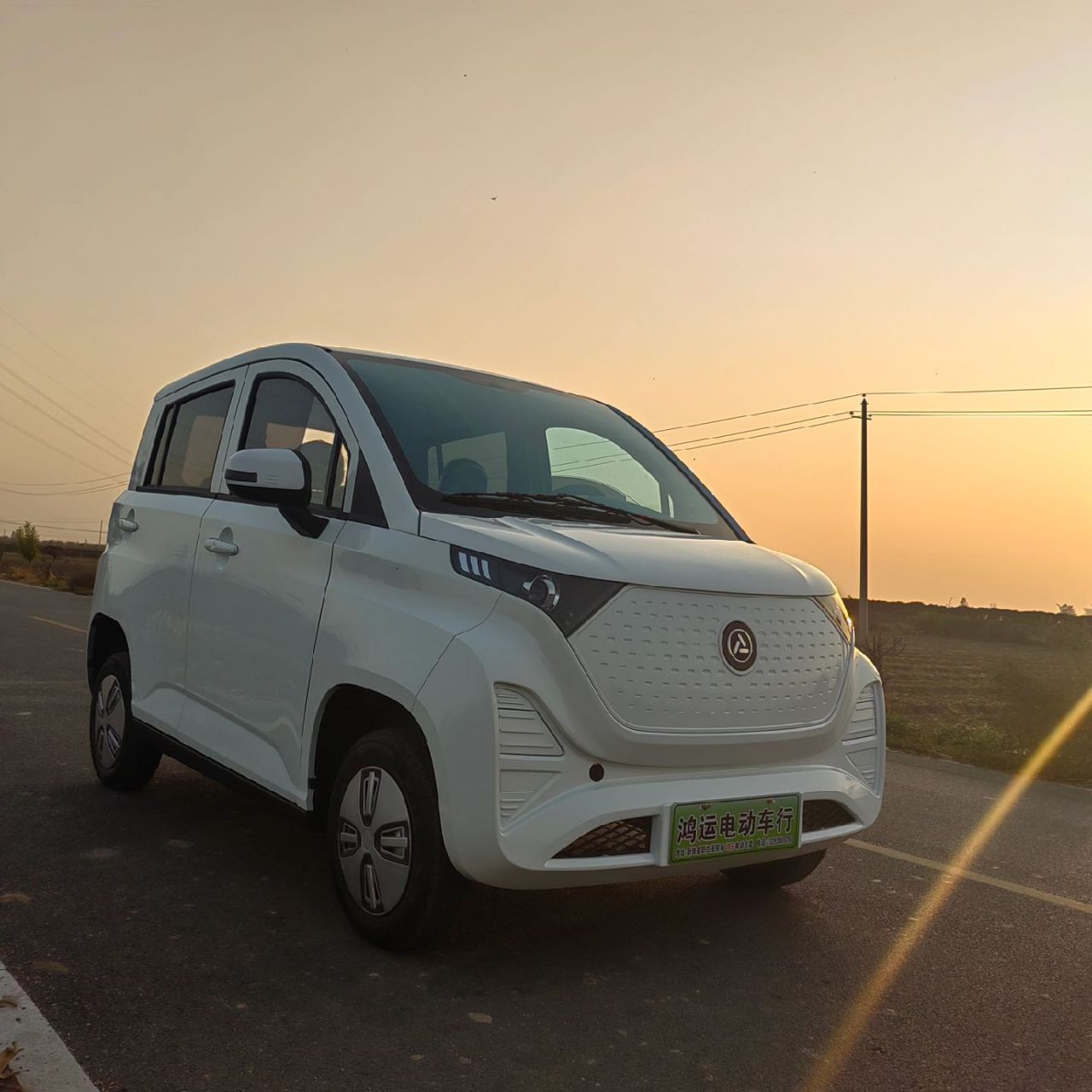 鸿日 veli 开心果,60伏100安天能电池,纯电续航110公里左右.