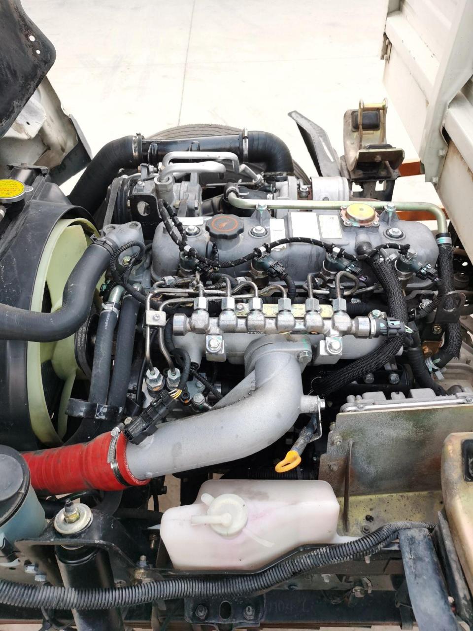 新到:2018年5月,江铃顺达平板五十铃中冷增压发动机,年审到2024年5月