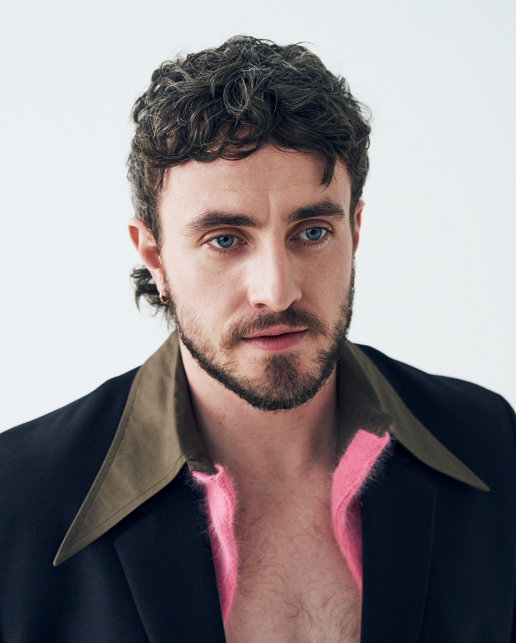 保罗·麦斯卡接受采访说,他现在正在变得更内向.