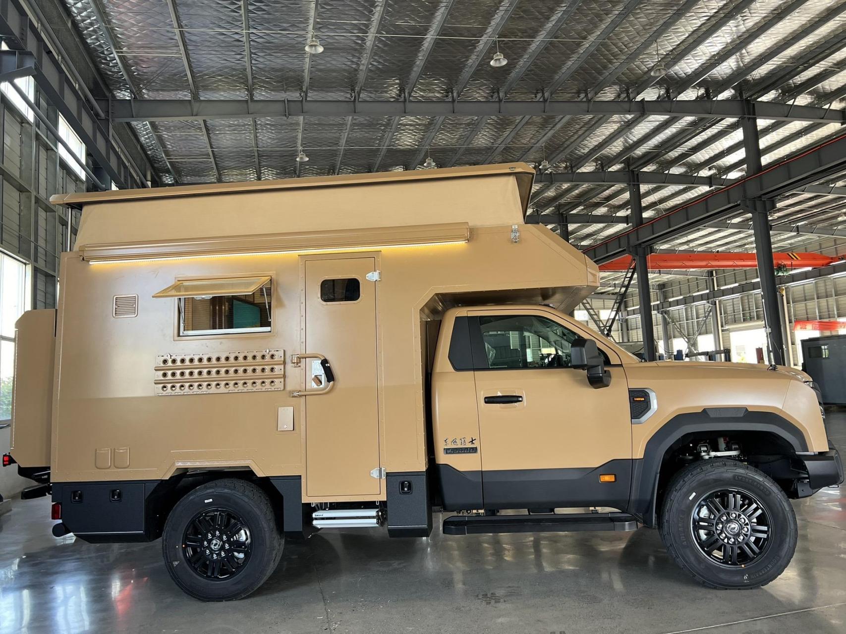 旅美四驱越野房车.