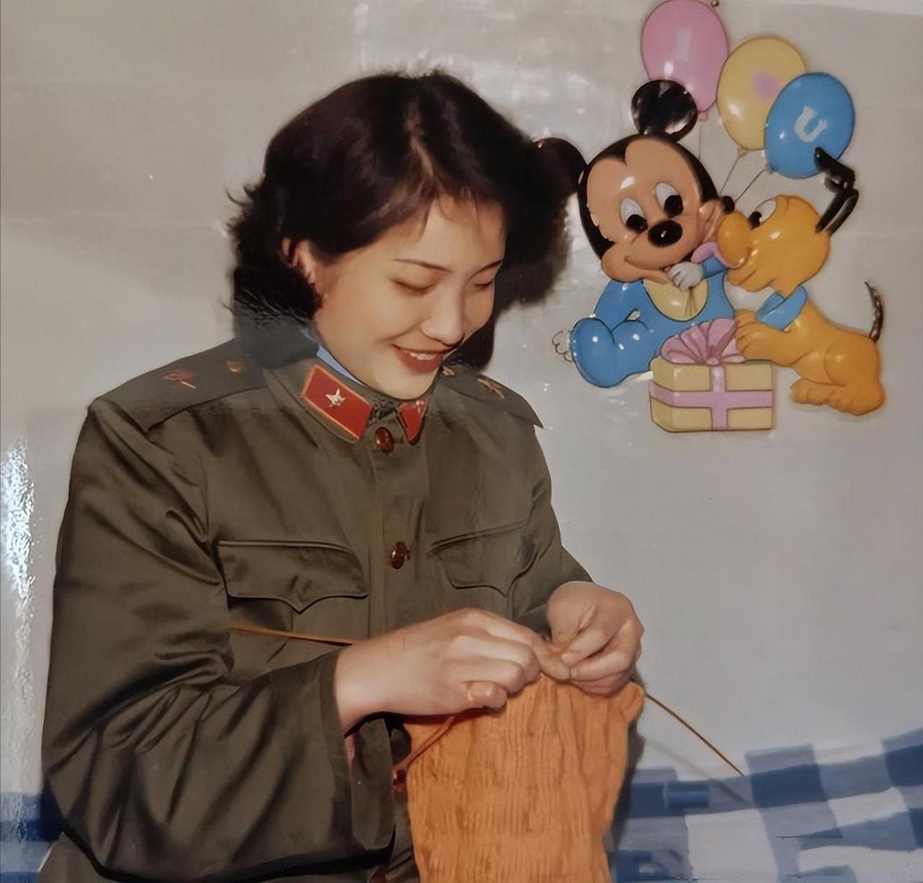本来当连长就是一项挑战,而要成为女兵连的连长,更是难上加难.