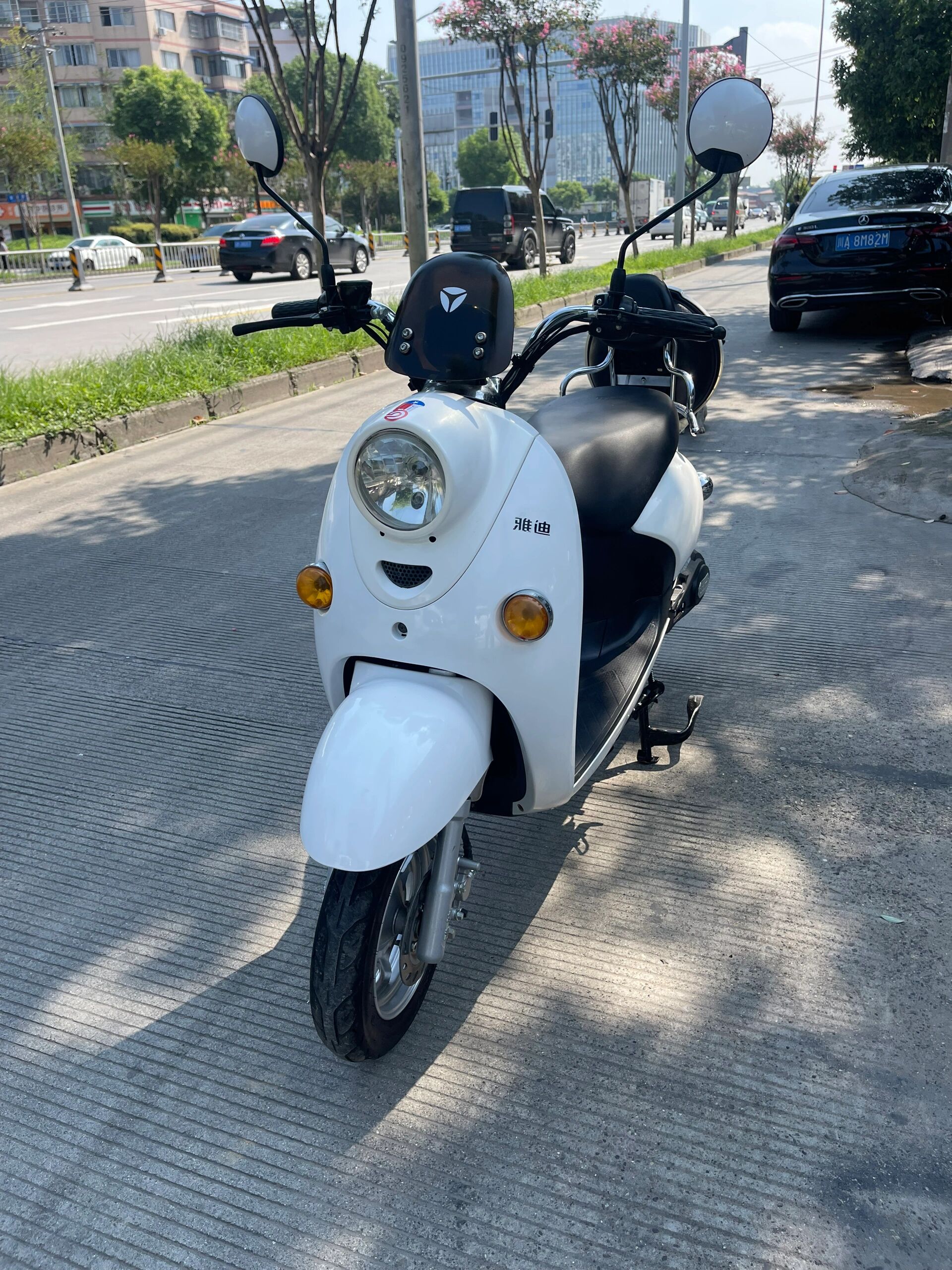 出雅迪小龟王一辆 雅典电动车 72v20安 续航50公里左右