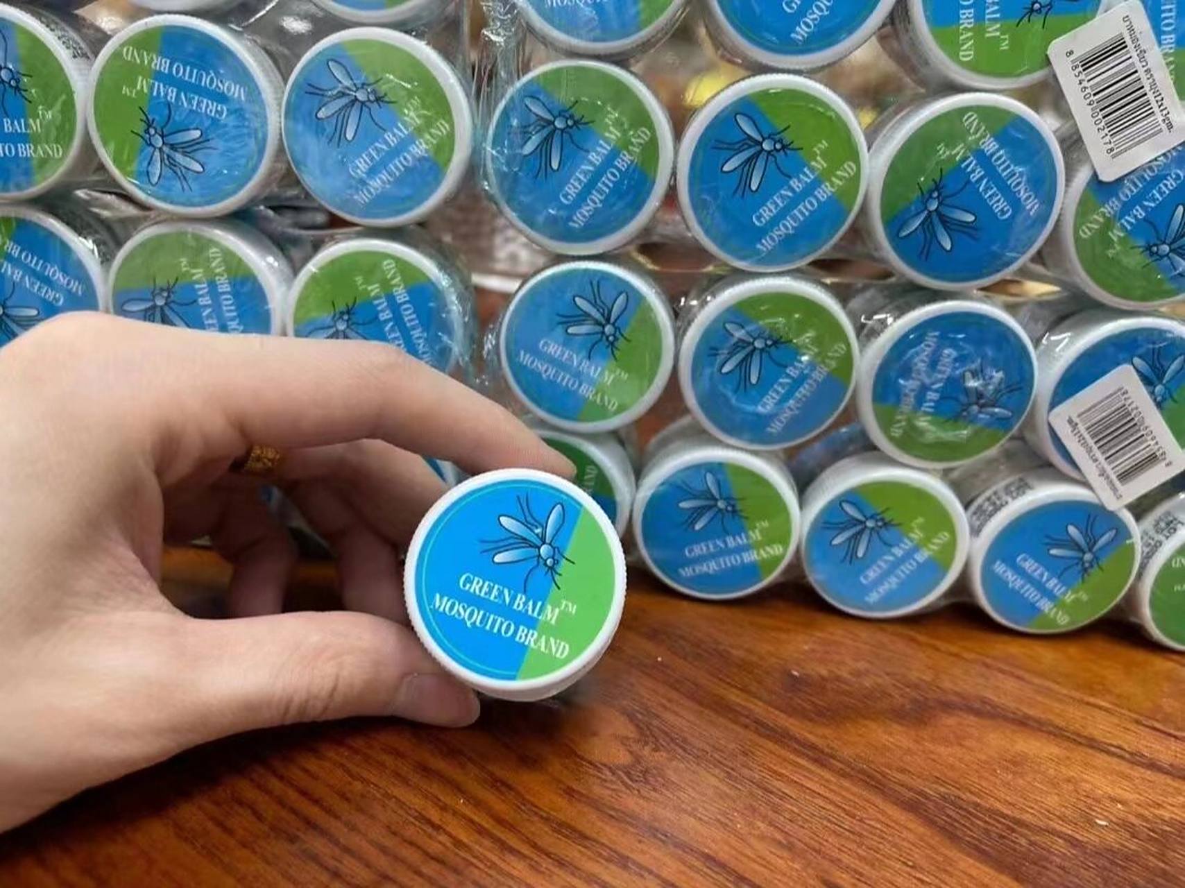 蚊子牌绿药膏 【蚊子牌绿药膏】 功效:伤风感冒,头痛目眩,胸腹不舒