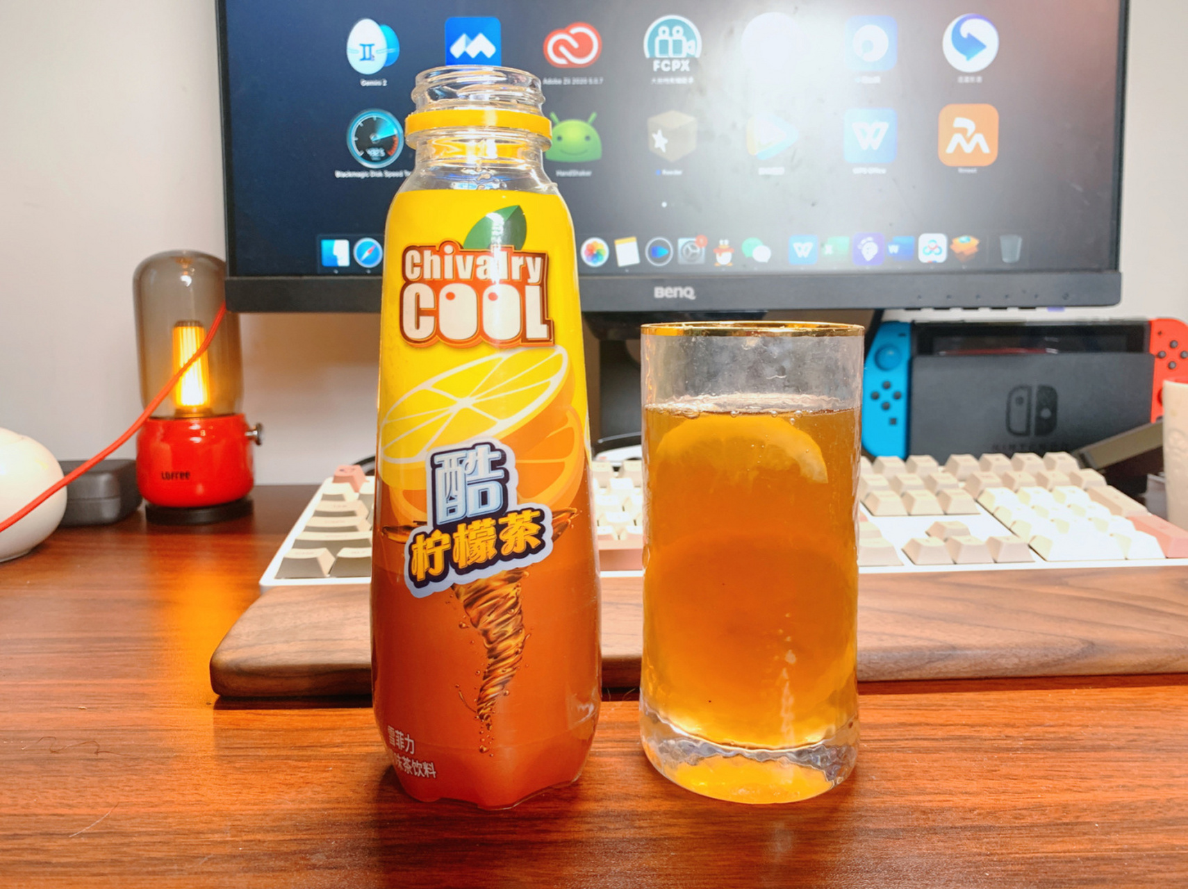 最近尝了雪菲力酷柠檬茶,除了普通版还有一个"冰"柠檬茶版本,柠檬茶