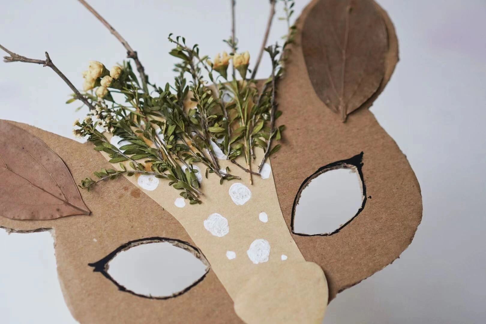 自然美育|自制梅花鹿面具 记得哈利波特电影中,哈利在森林的湖边遇到