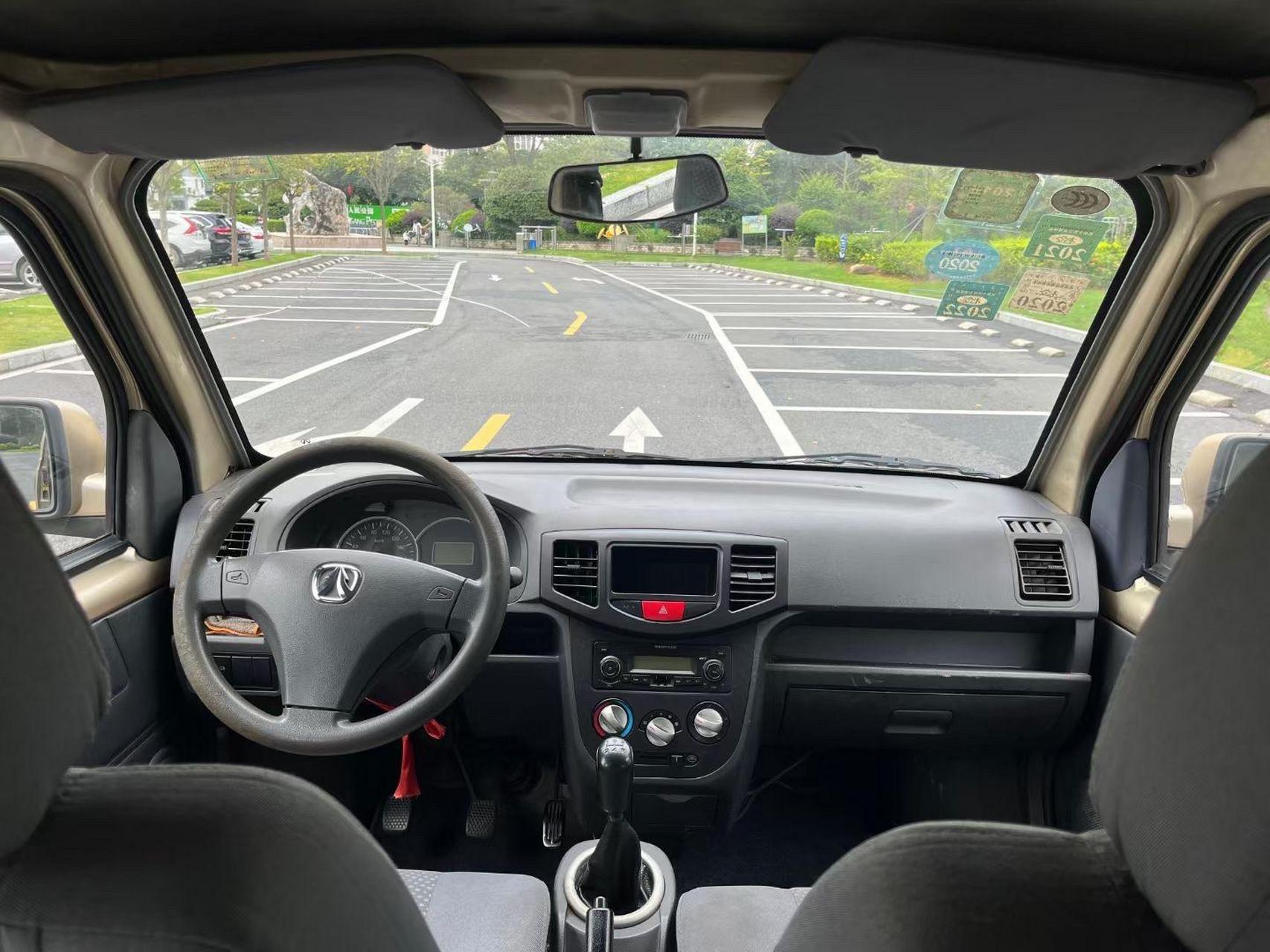 北汽威旺307加长版,2016年4月上牌,1.2l排量7座,新车裸车价5.