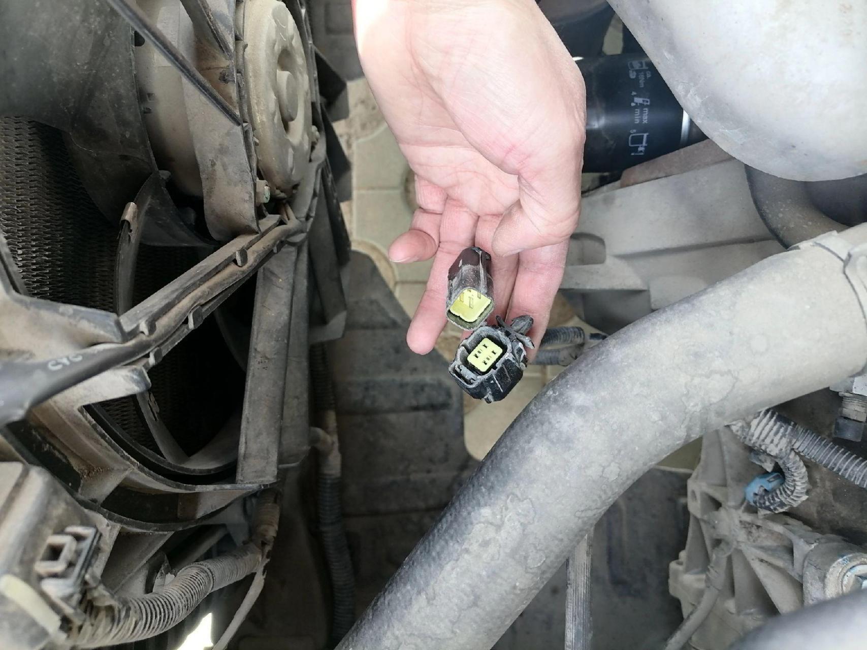 前几天看到油耗高的原因之一是前氧传感器有积碳,今天套筒买回来,把它