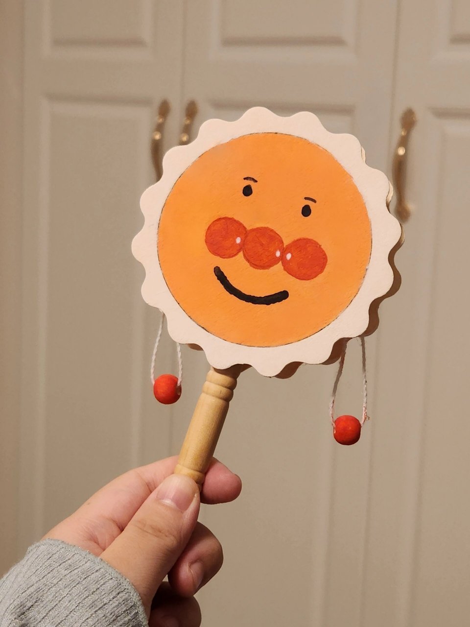 每周一次的手工课堂,这周是给宝宝制作手绘拨浪鼓,搜了几个简单的