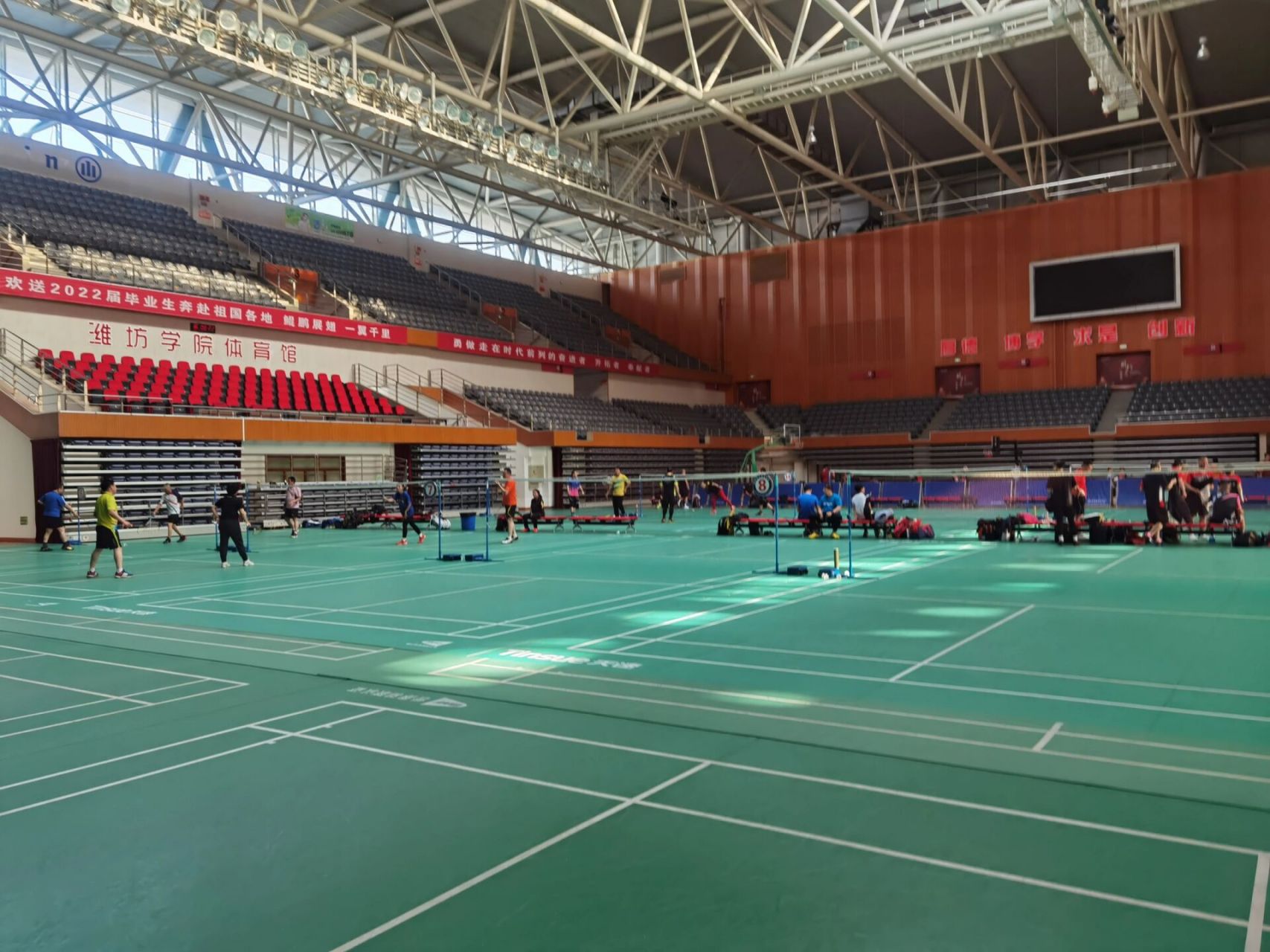 潍坊学院羽毛球馆 一般不打球,除非忍不住