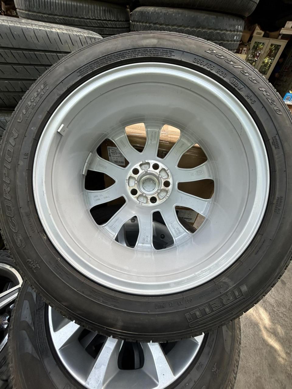 255/55r20 路虎揽胜原厂拆车轮毂轮胎一套, 银色20x8.