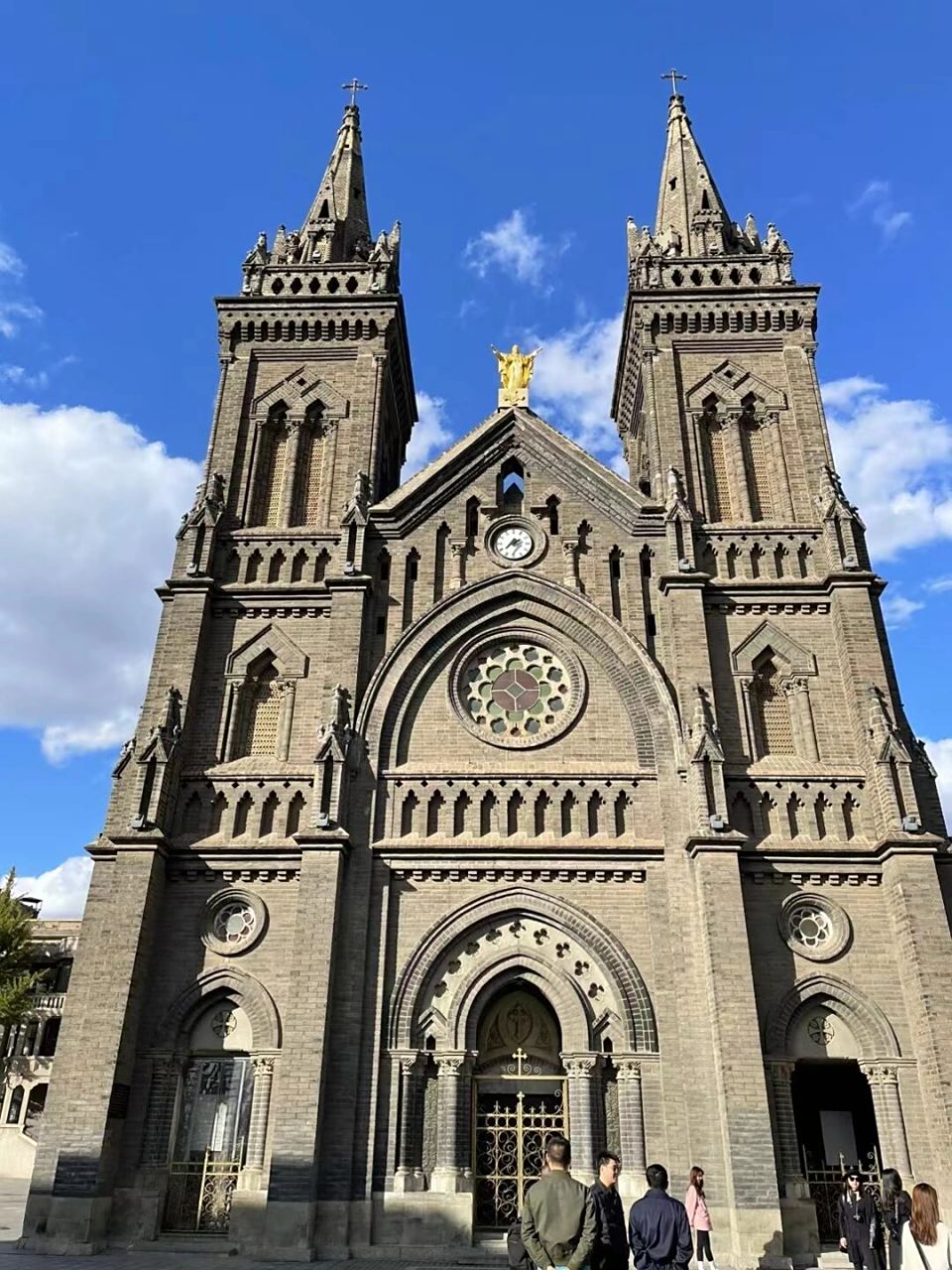 沈阳天主教堂,亦称沈阳南关教堂,位于辽宁省沈阳市沈河区南乐郊路40号