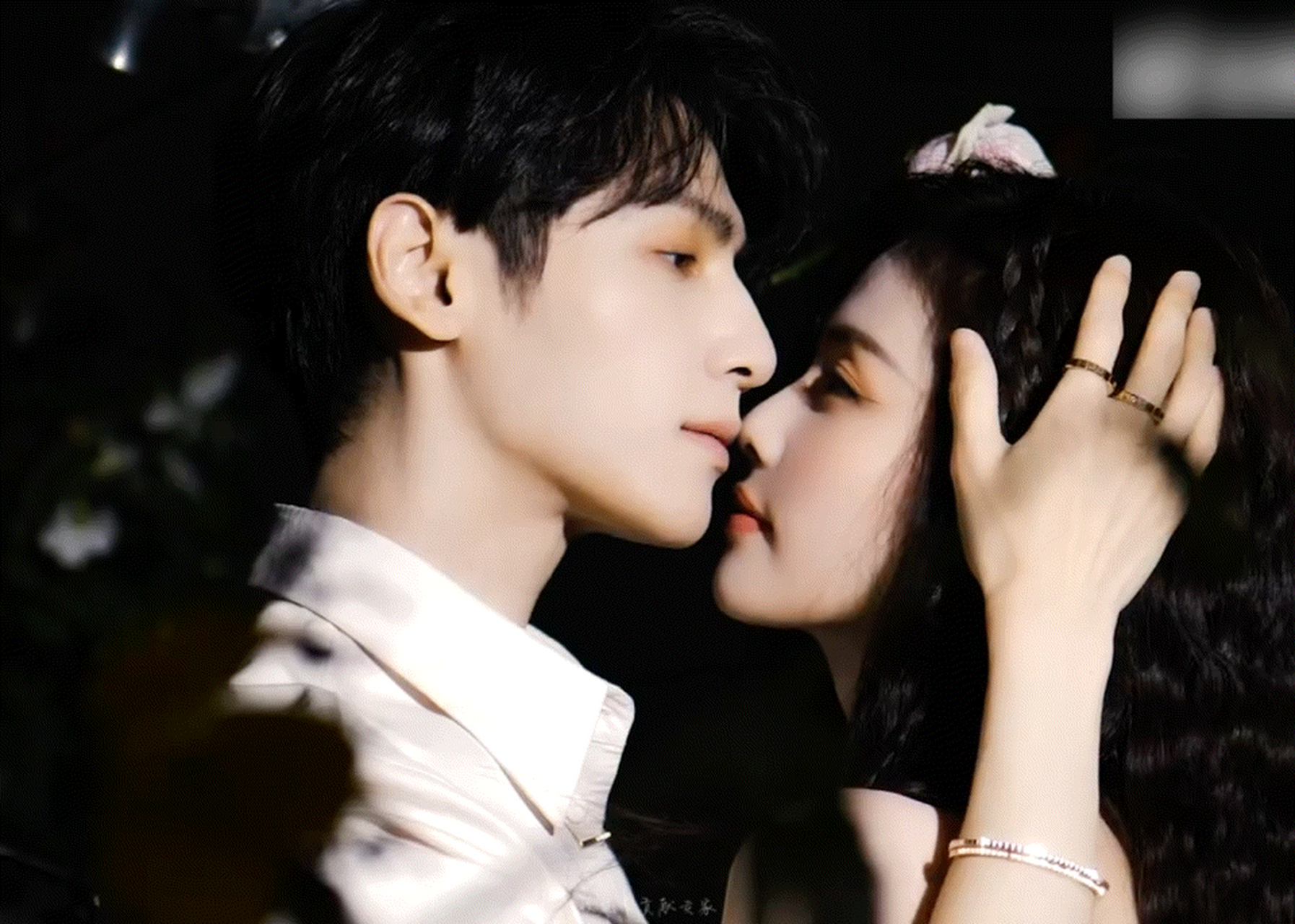 罗云熙和白鹿合体大片太有感觉了,怎么看怎么觉得他俩好配,原地结婚吧