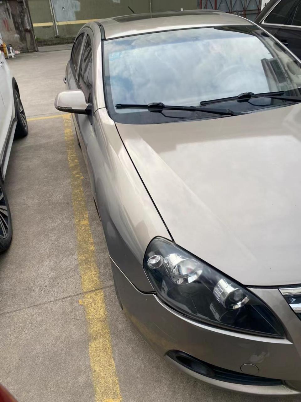 2011年长安cx30手动挡带天窗,一手车,实表9万,价格便宜,几千块钱,喜欢