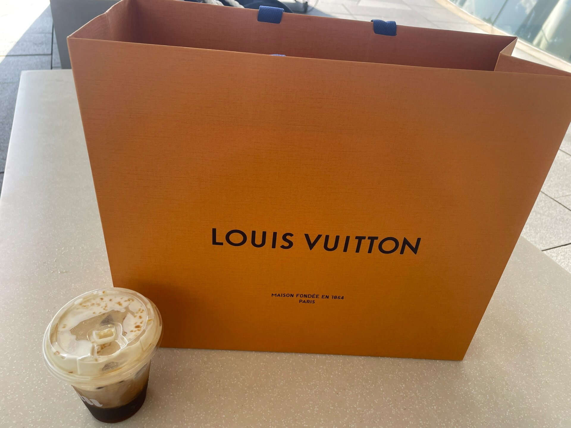 lv包装盒可以带回国内吗 求助万能的小红薯们,lv盒子可以拆开折叠成