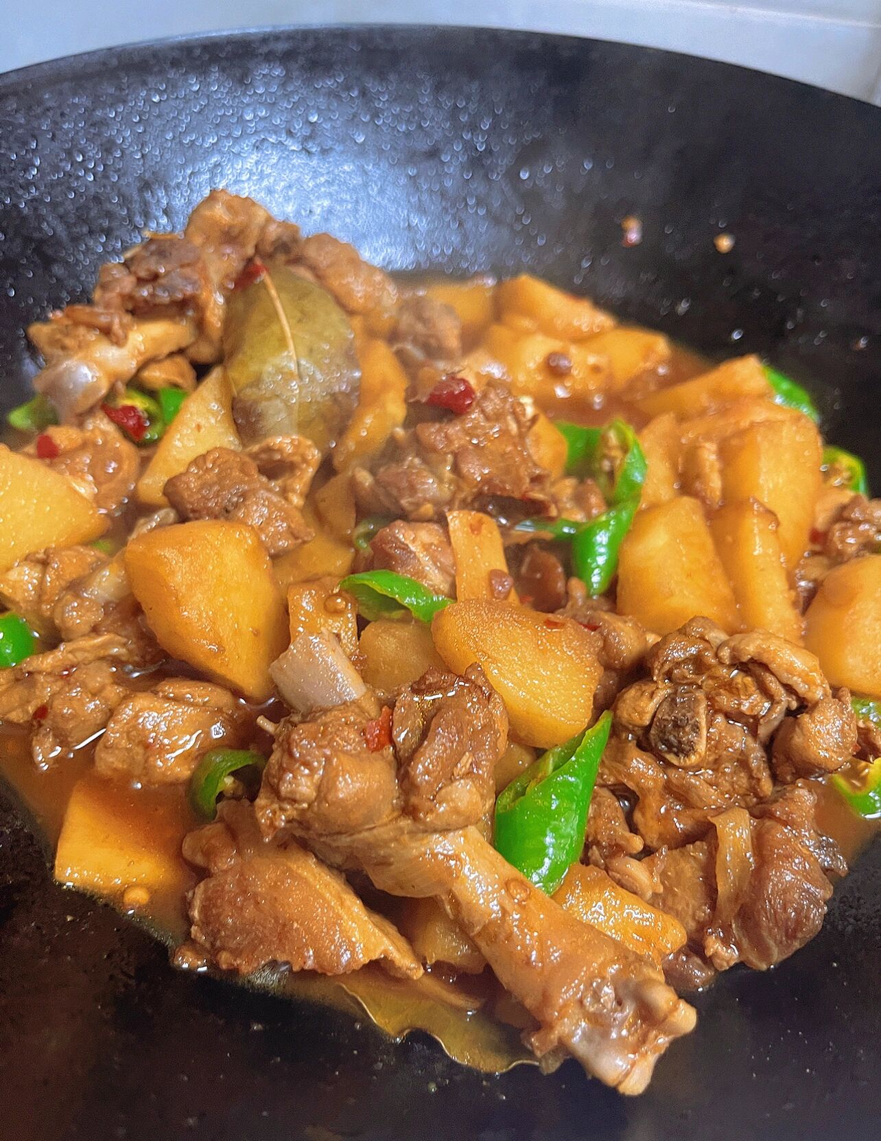 土豆啤酒鸭,一大碗姐弟俩吃完都意犹未尽 7815啤酒鸭炖土豆