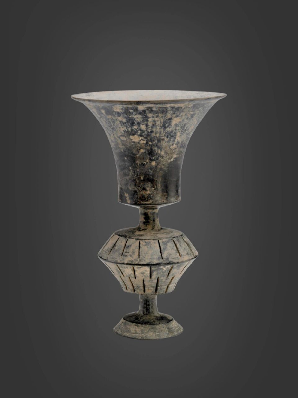 四五千年前的时尚:龙山文化黑陶器具 1928年的春天,考古学家吴金鼎在