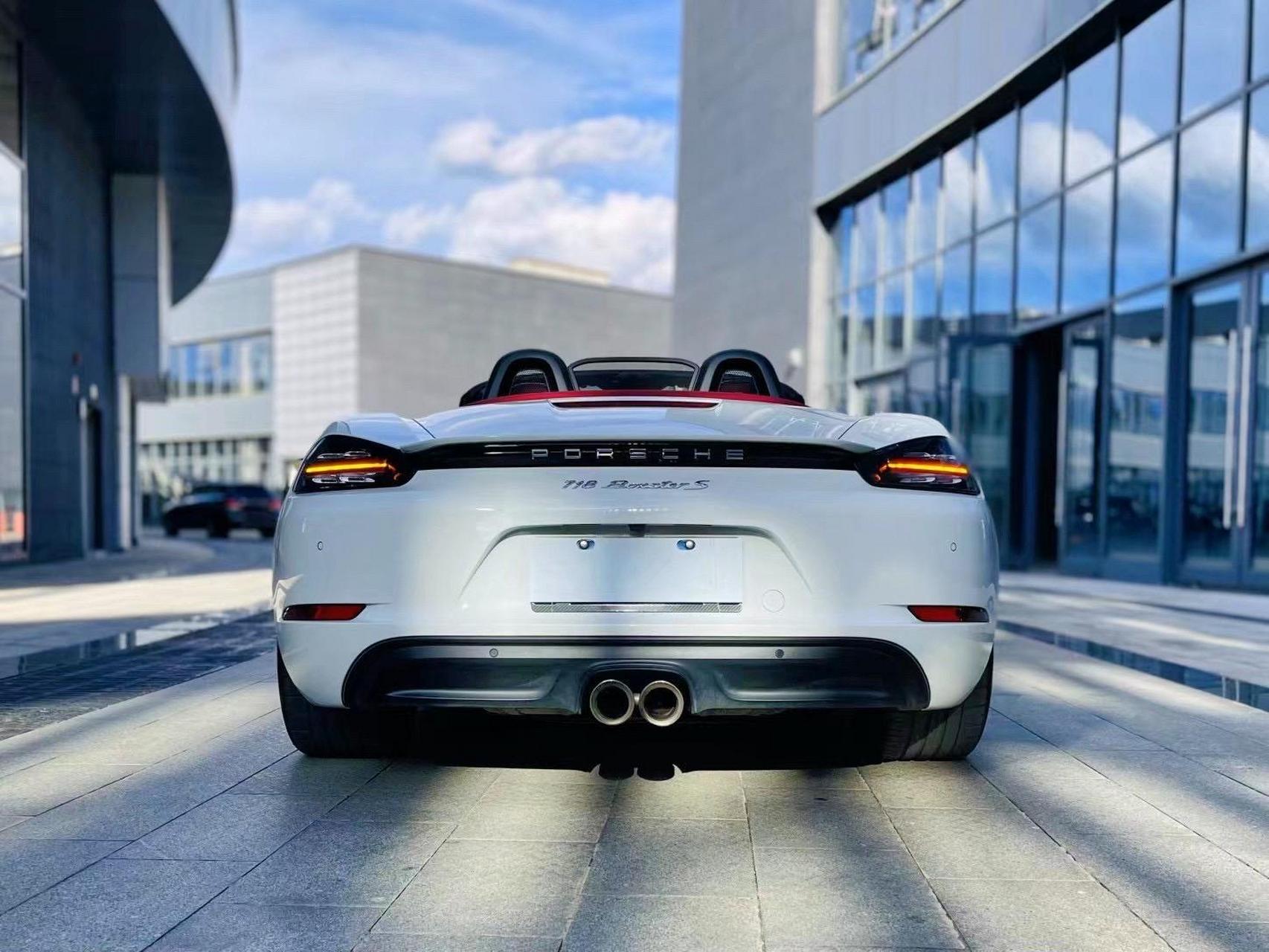 保时捷718boxster .