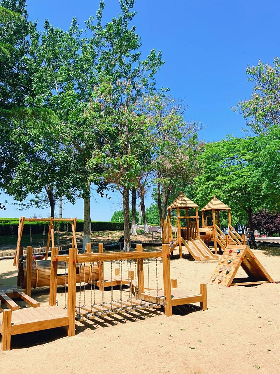 23 周二 vv年纪:2岁三个月 地址:鼎山公园 (甘井子区 周山街) 停车