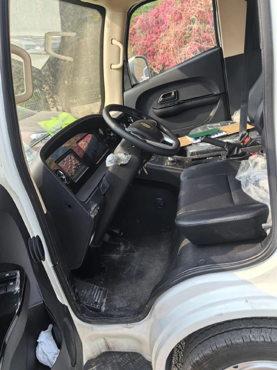 2024年4月格力电车,单位一手车,纯电动,续航400!300公里原车漆!