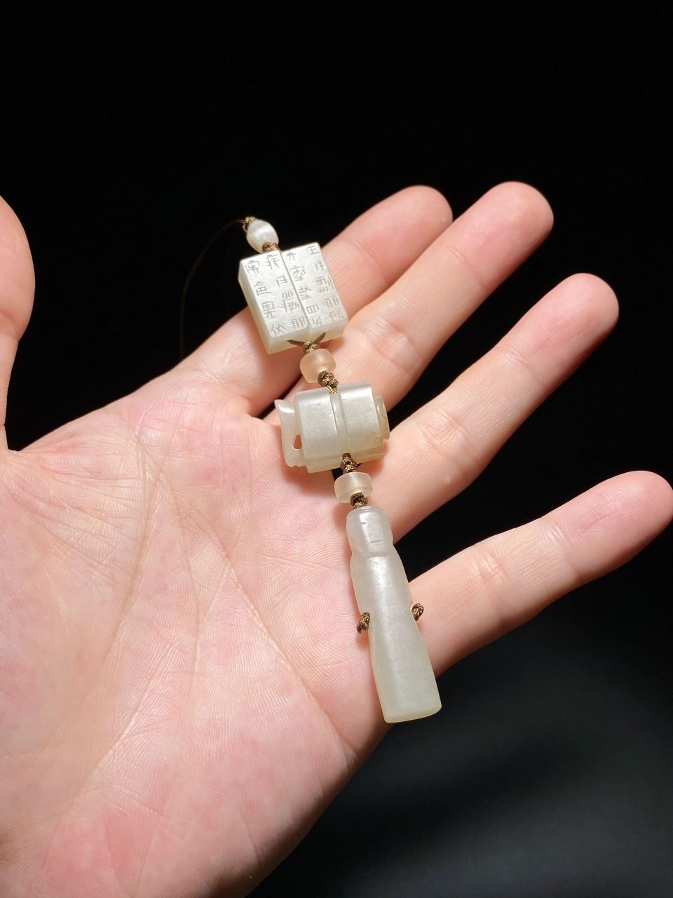 7克 汉代人们用来辟邪厌胜的流行饰品中,玉刚卯(严卯),玉翁仲,玉司南