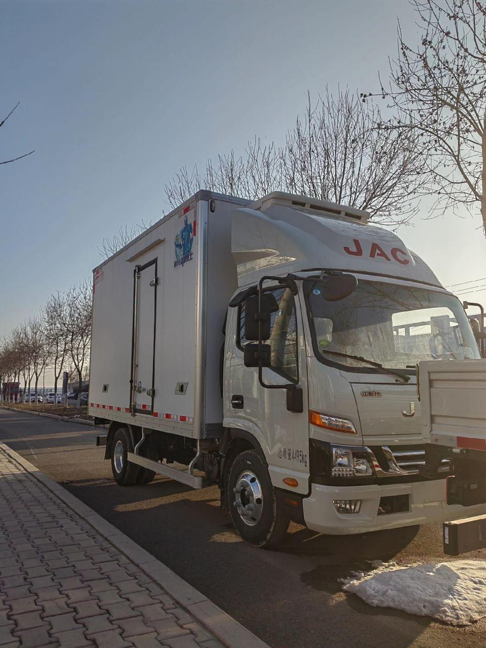 伊犁江淮:骏铃a8康明斯3.0排量160马力带增压,原厂玻璃钢箱式