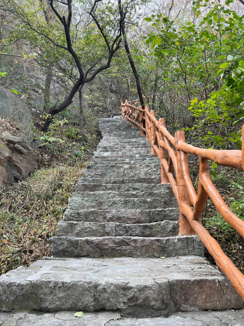 一定要去爬的封龙山 封龙山风景区是位于河北省石家庄市鹿泉区的一个