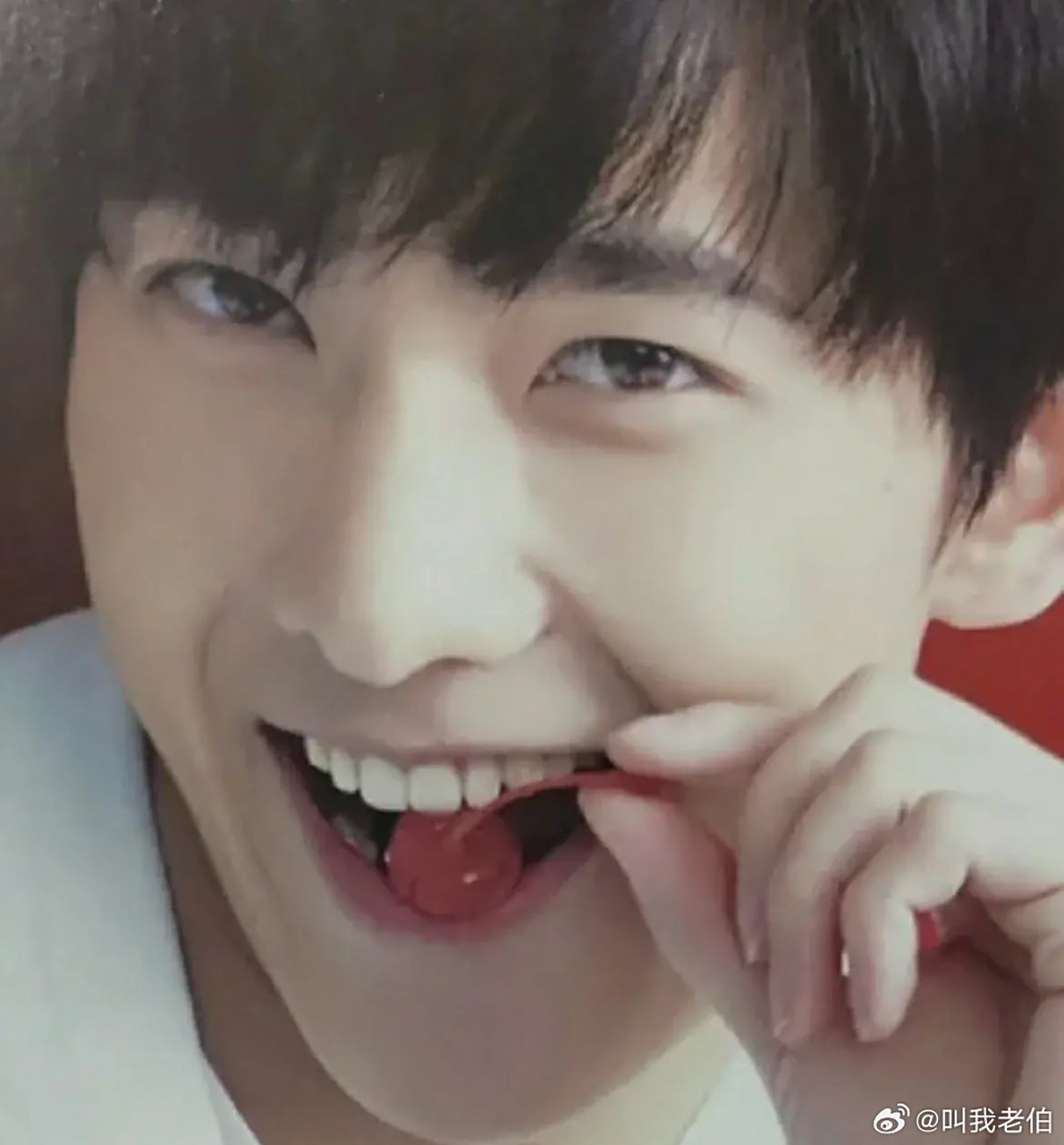 杨洋的写真集,他是真的被自己的帅气迷倒了[捂脸]