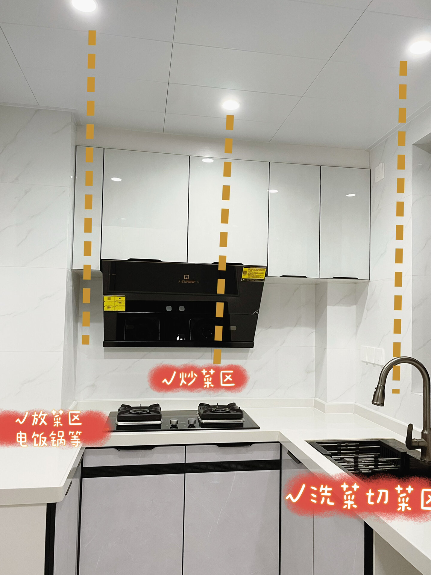 我家🏠厨房吊顶用的的是便宜耐用的铝扣板吊顶 	 哑光,30x60尺寸,0