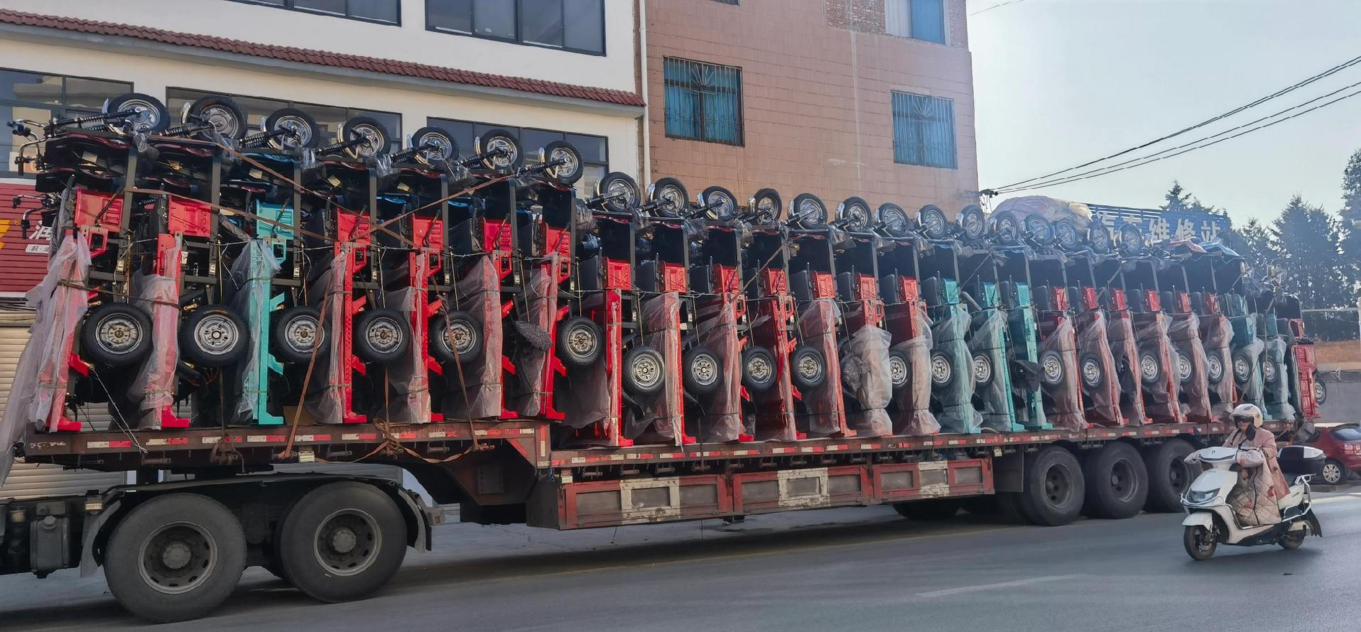 金彭电动三轮车到货了,这次大理开会订单的,可以安排送货了