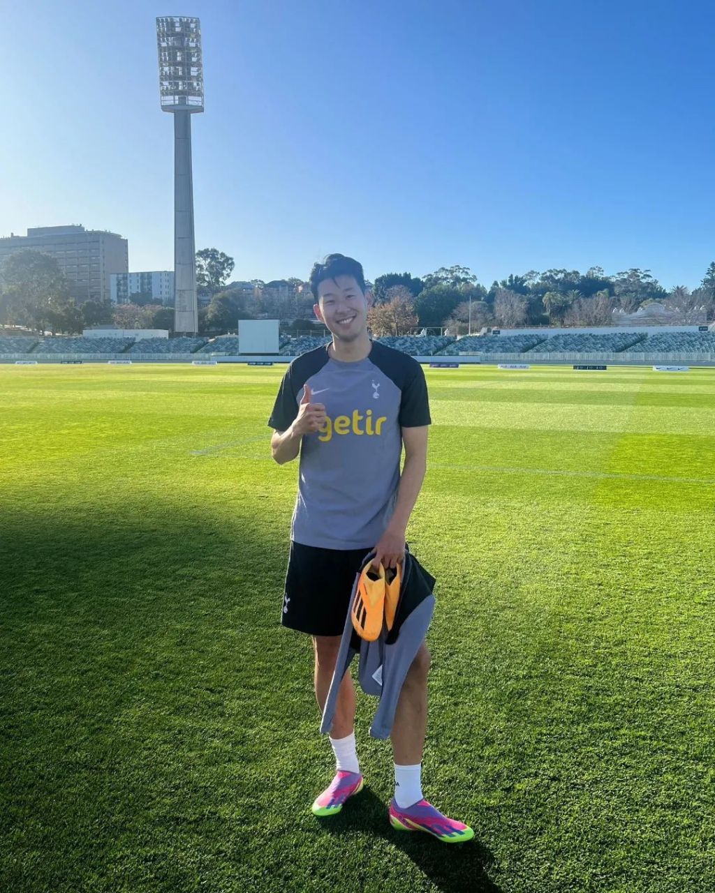 孙兴慜训练上脚个人专属足球鞋 #足球#0202#小红书竞技场#02