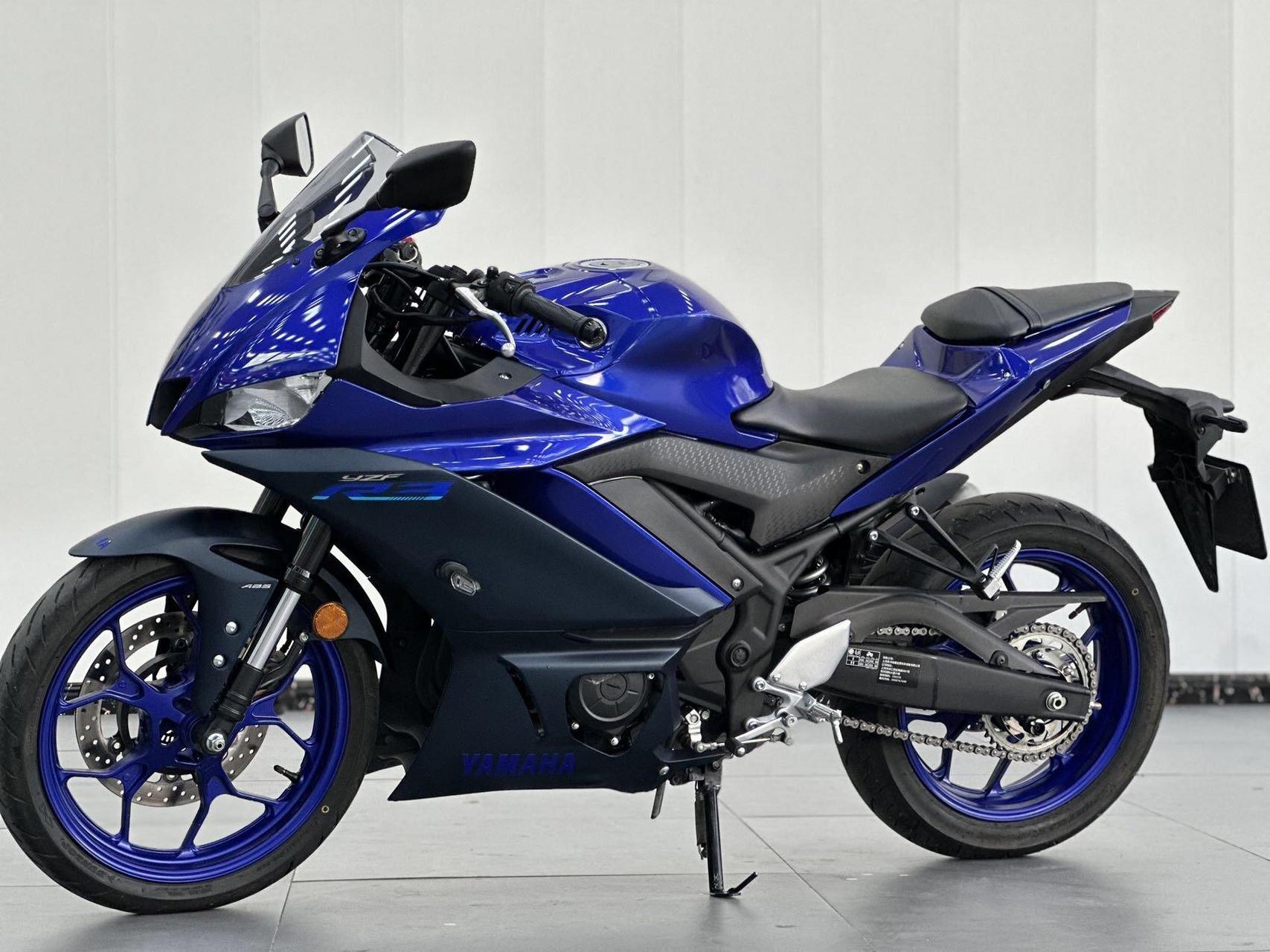 24年雅马哈r3赛道蓝.