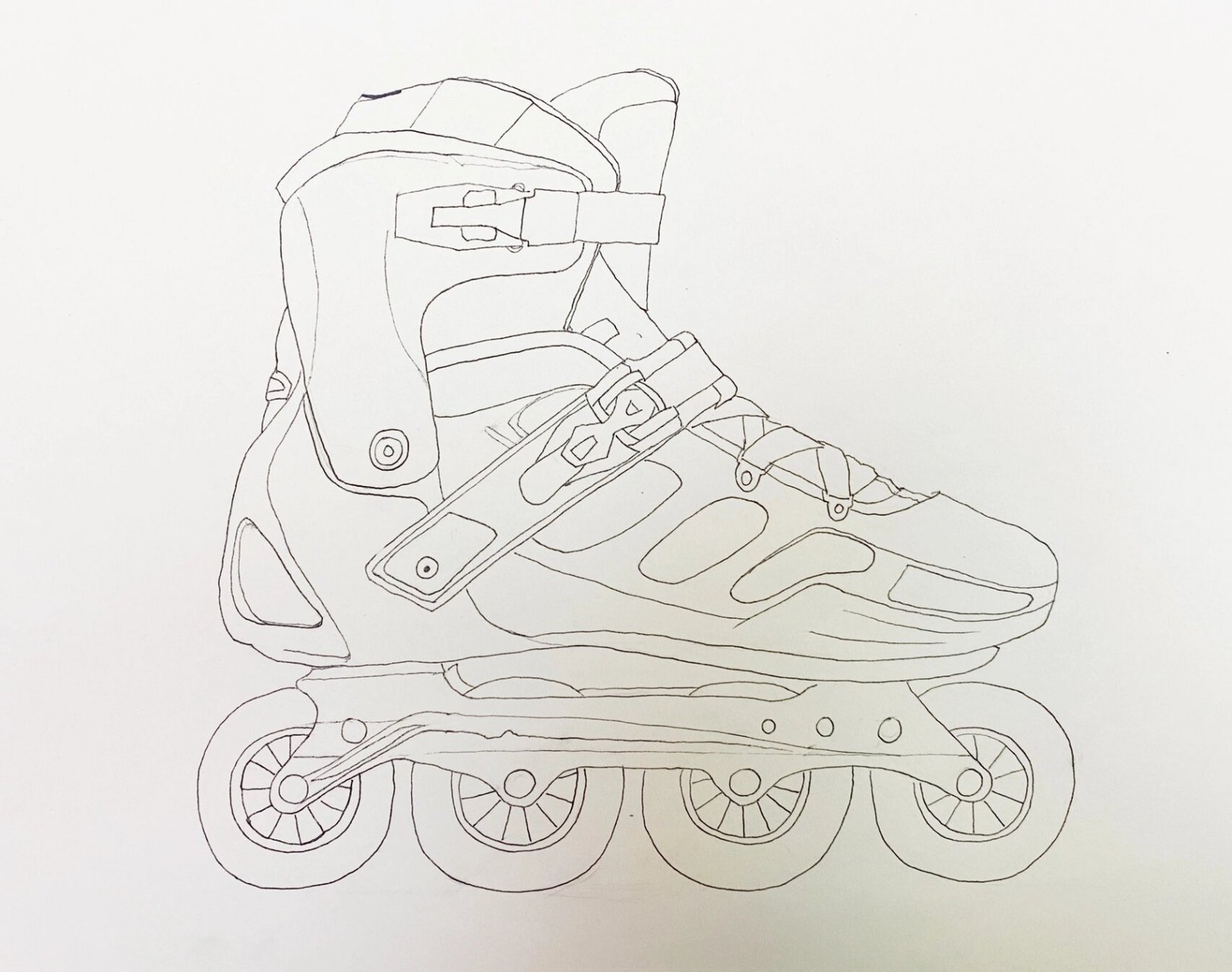 轮滑鞋写生线描 轮滑鞋写生线描步骤: 1,图片准备 先找一些高清的轮滑