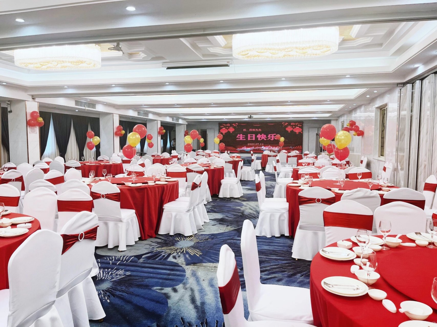 感谢选择南通锦江花园酒店90 	 宴会厅可容纳10-30桌 	 提供大屏
