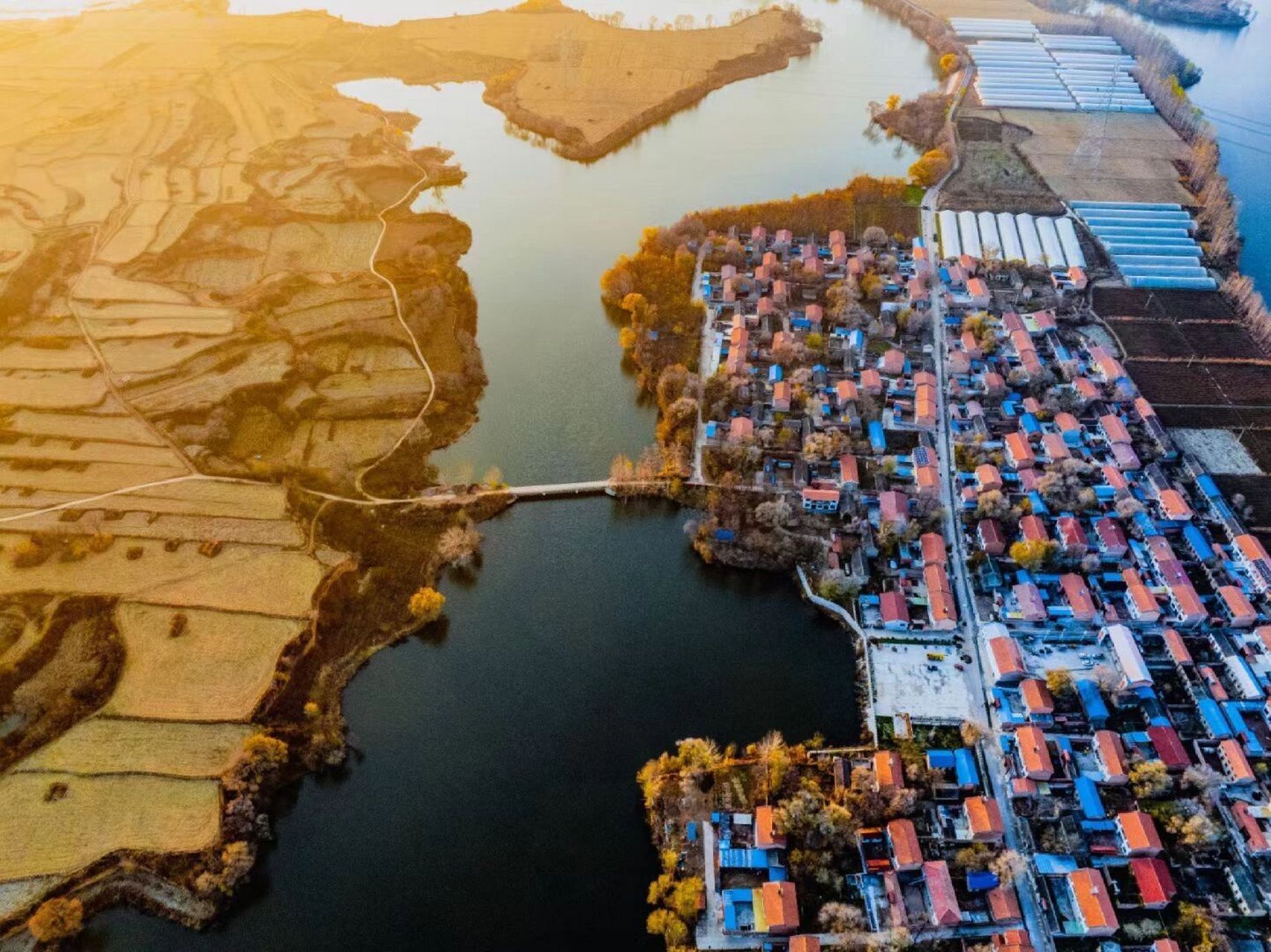 神仙美景之地——长子申村水库 这里是长子申村水库 航拍作者:李德心