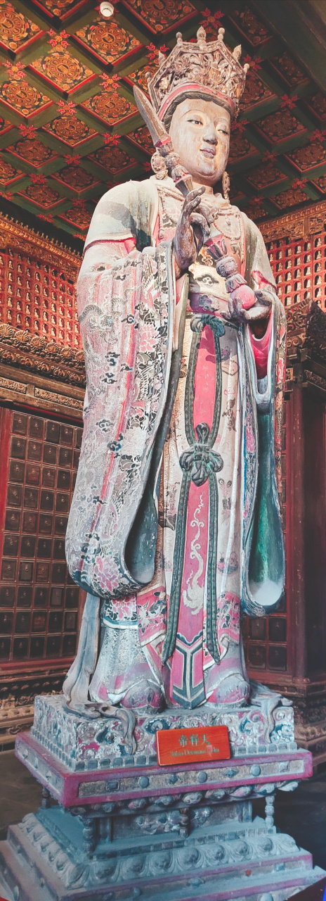 智化寺的如来殿~万佛阁,如来佛两侧,大梵天,帝释天胁侍左右,精美绝伦.