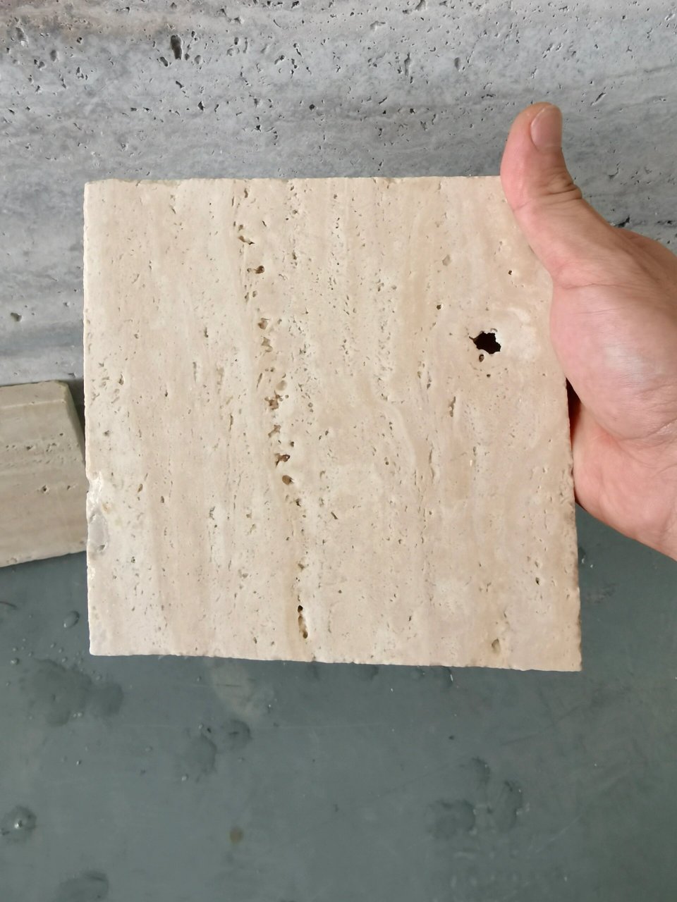 伊朗白洞石 天然的伊朗白洞石,奶色调系列, 是非常耐看的一款洞石