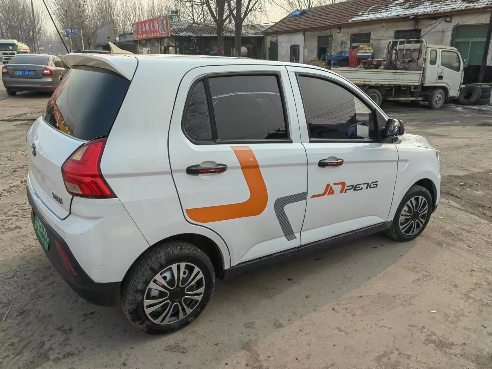 到家一辆22年购买使用极品金彭d70高配,六块100安电瓶,原厂增程器油电