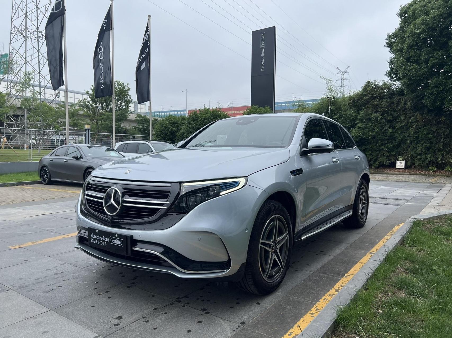 奔驰eqc400 4matic 选配丰富,带23p辅助驾驶(l2 级别),满配主动安全
