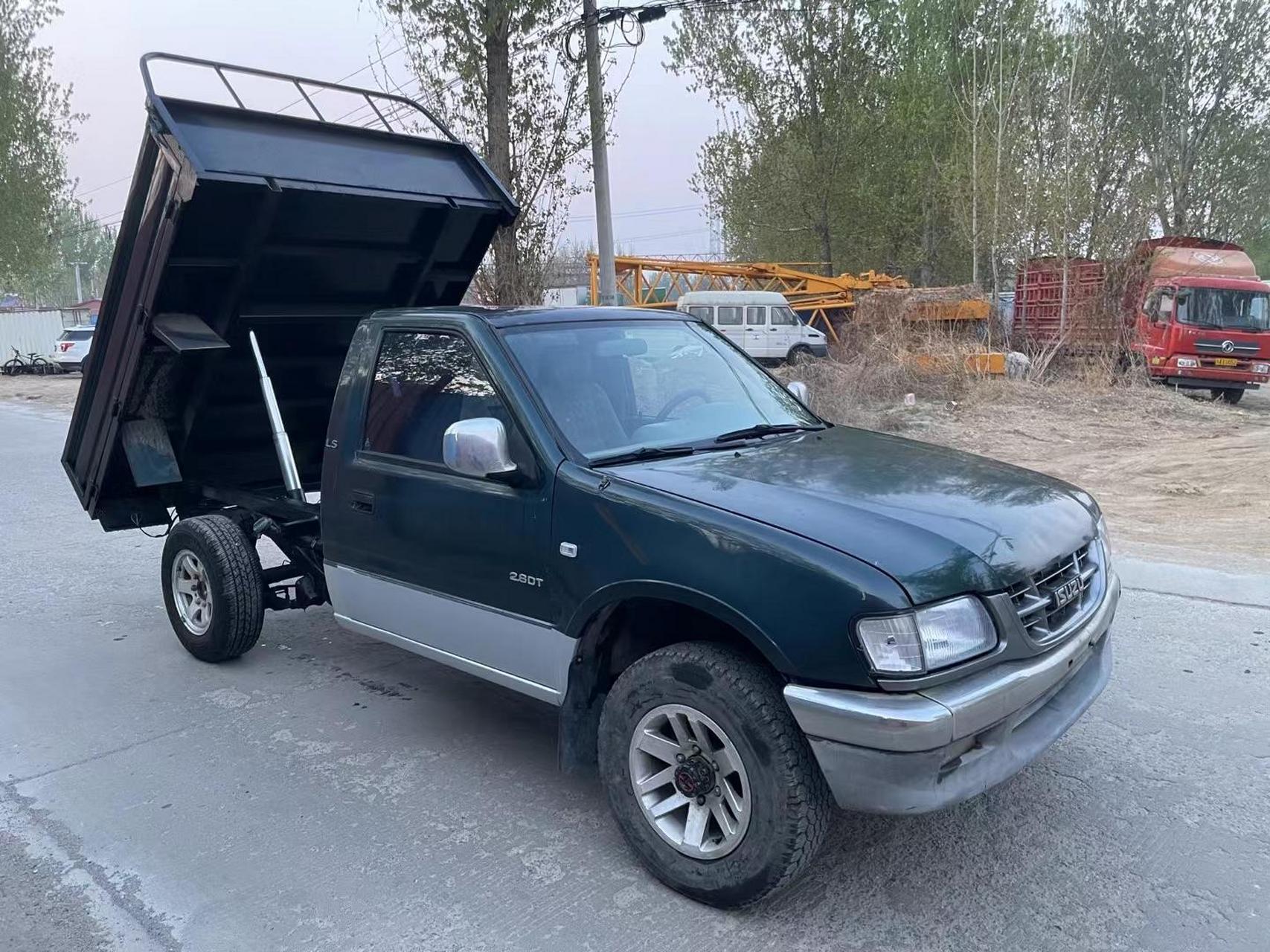 新到五十铃柴油手动四驱单排皮卡,自卸翻斗车到货