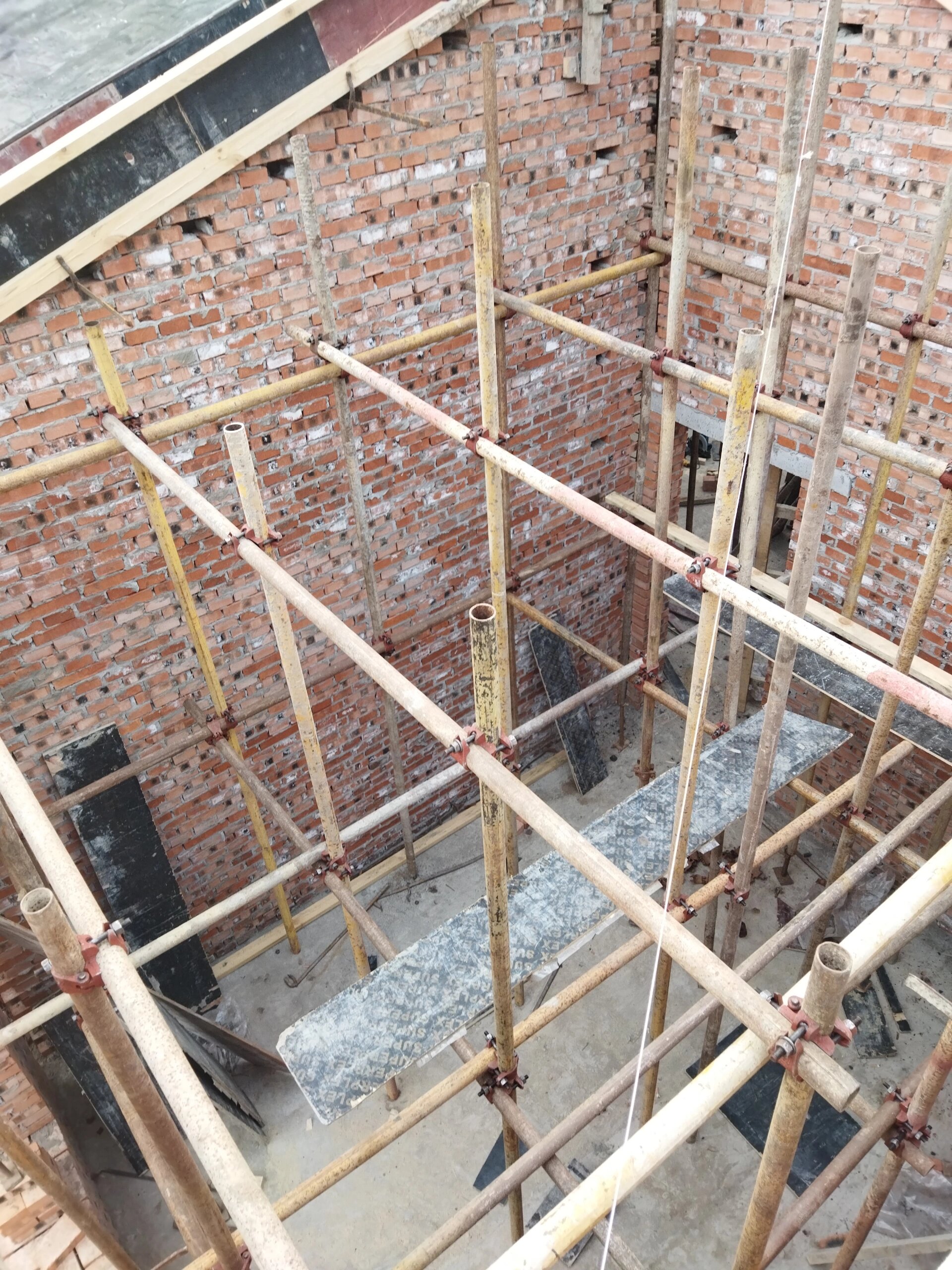 支模板的脚手架满堂红固定法,据师傅说