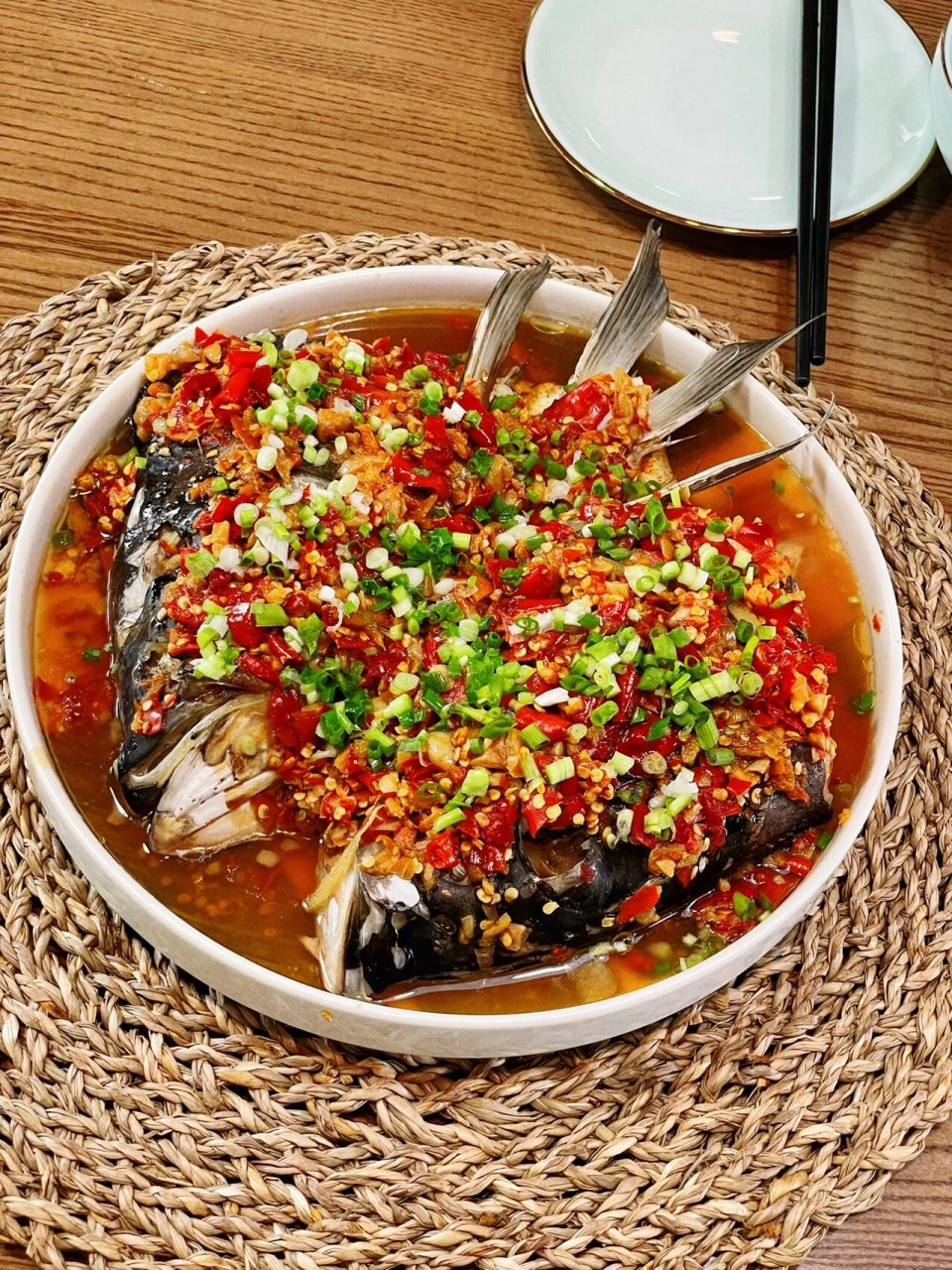 好吃无腥味的剁椒鱼头做法 做法: 1,新鲜大头鱼用盐腌制30分钟以上,也