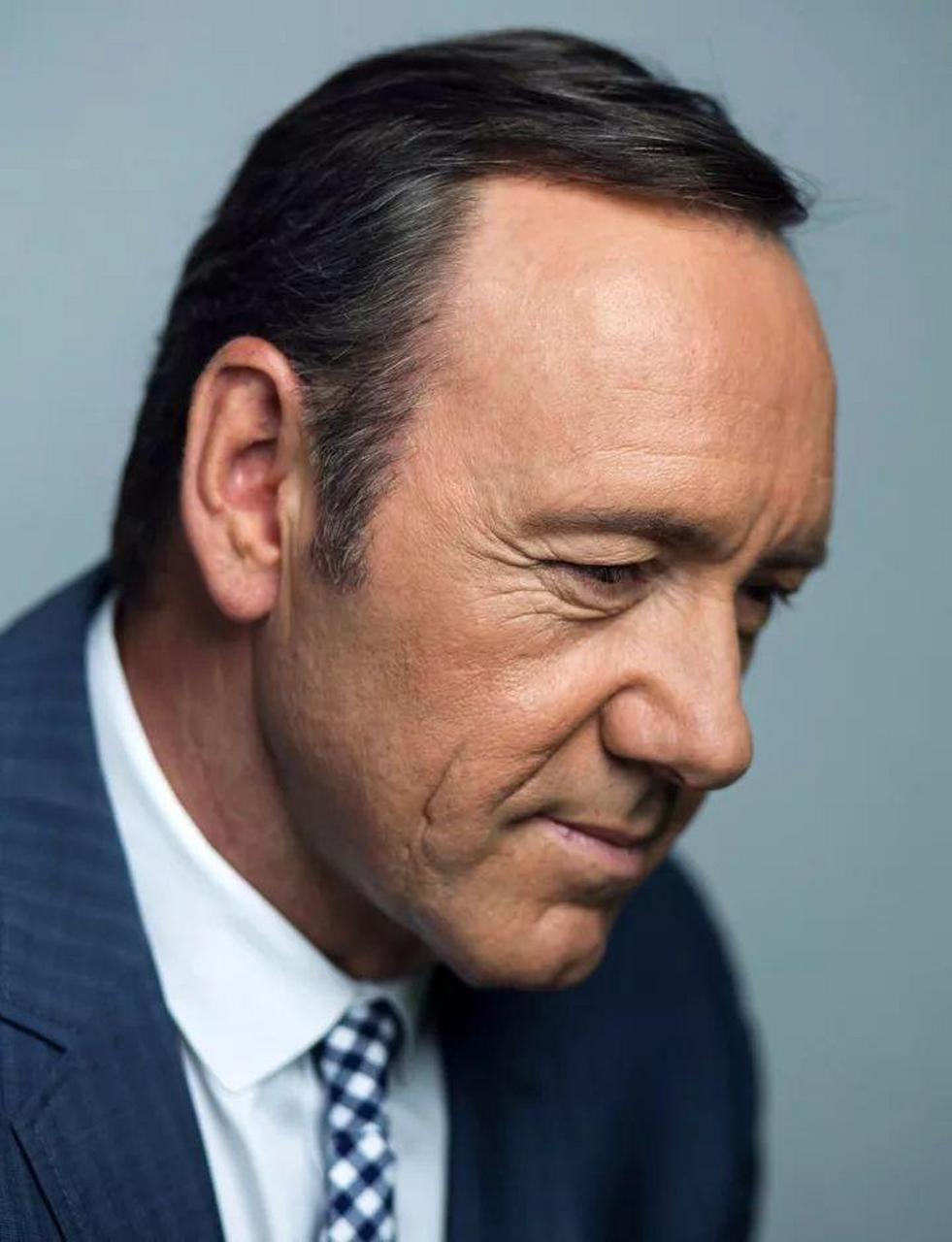 kevin spacey 在2016年起,被多达十五人指控性侵.