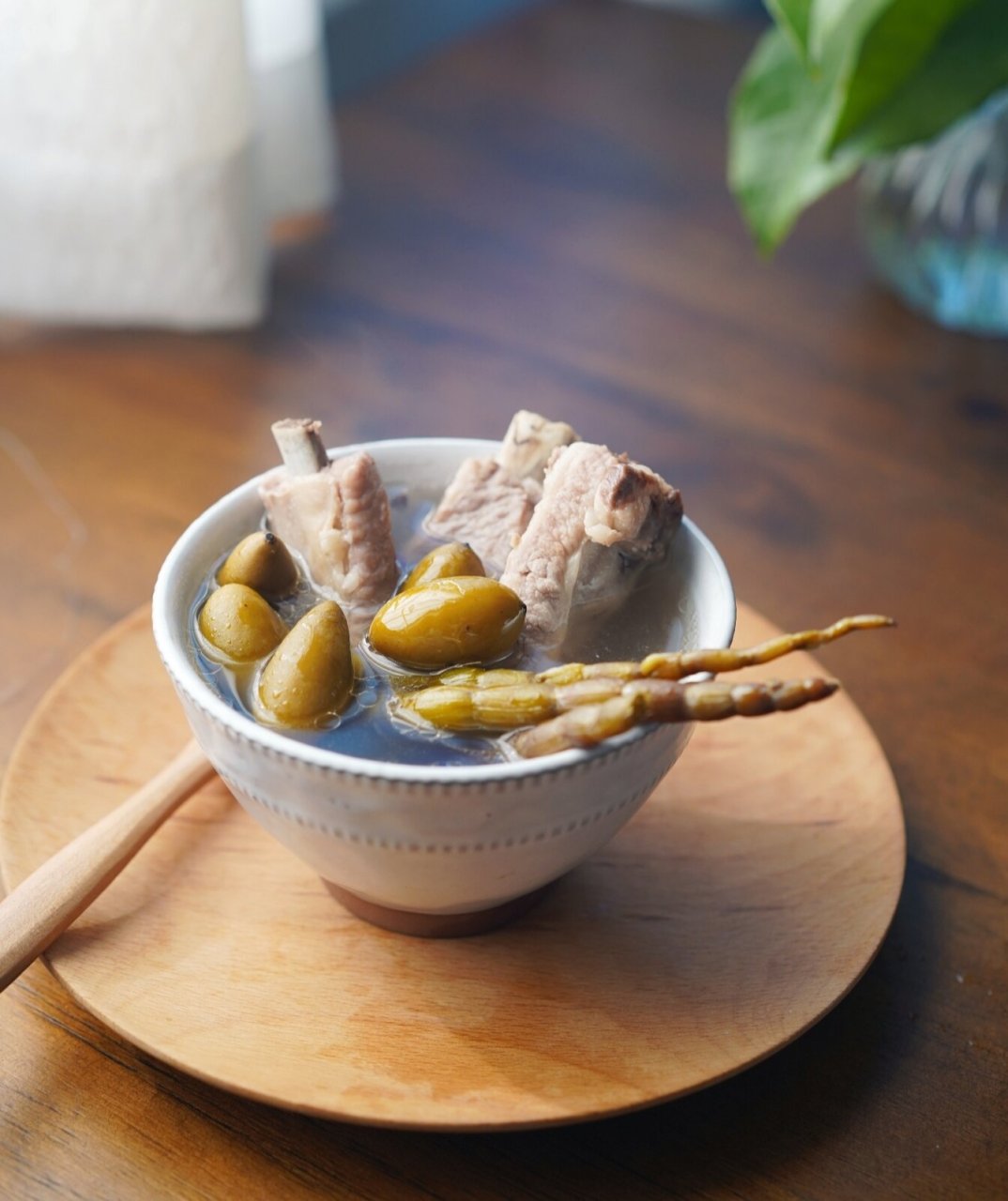 青橄榄石斛排骨汤73润肺止咳清咽利喉99 厦门的天气很容易上火