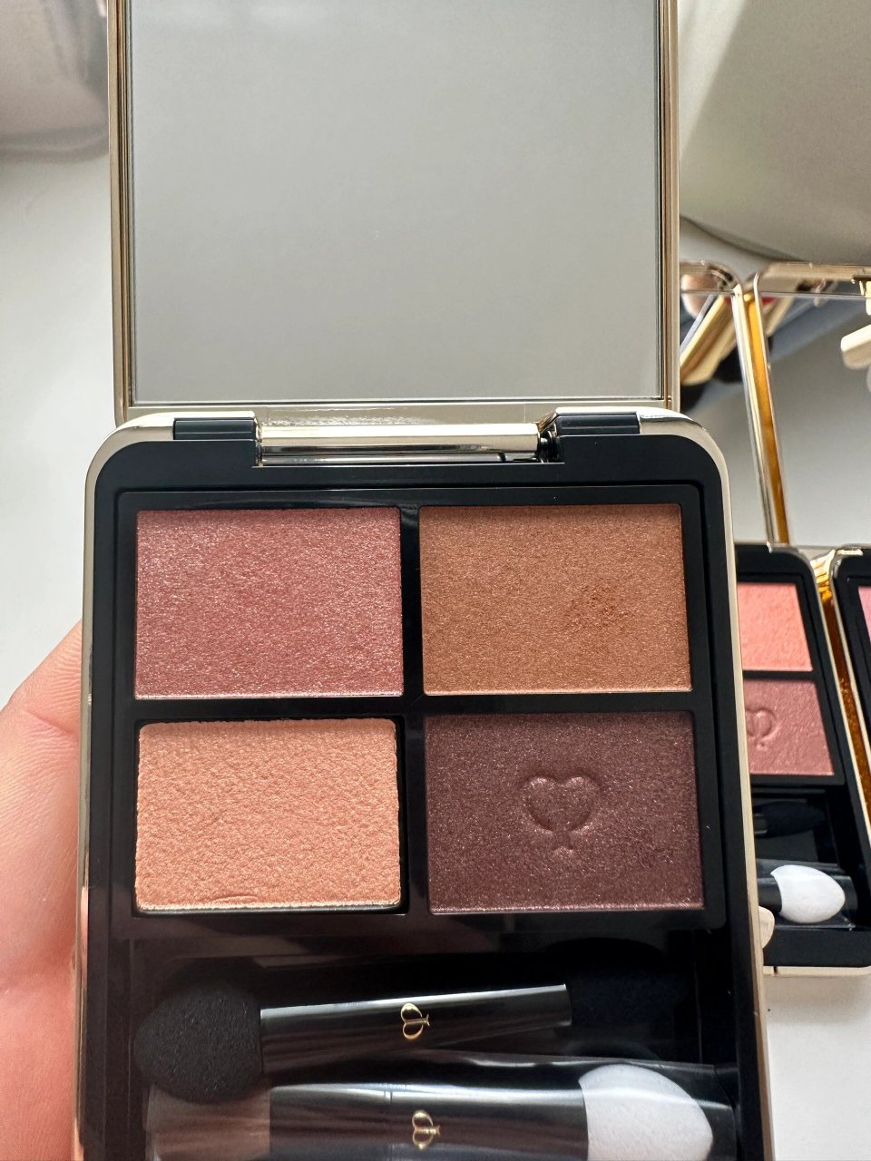 cpb 眼影7 8 9 第一时间买到三盘,粉质非常细腻,包装很高大上,味道很