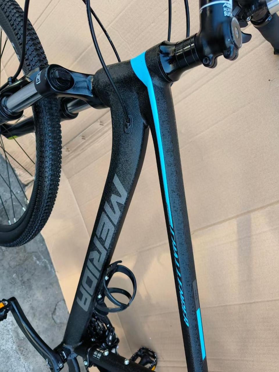 美利达挑战者300,冰裂纹车架,禧玛诺deore套件,30速变速,禧玛诺油刹