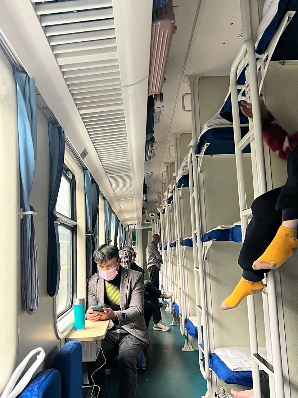 成都去广州久违的绿皮火车卧铺 出国前绿皮火车还是挺多的,回来发现
