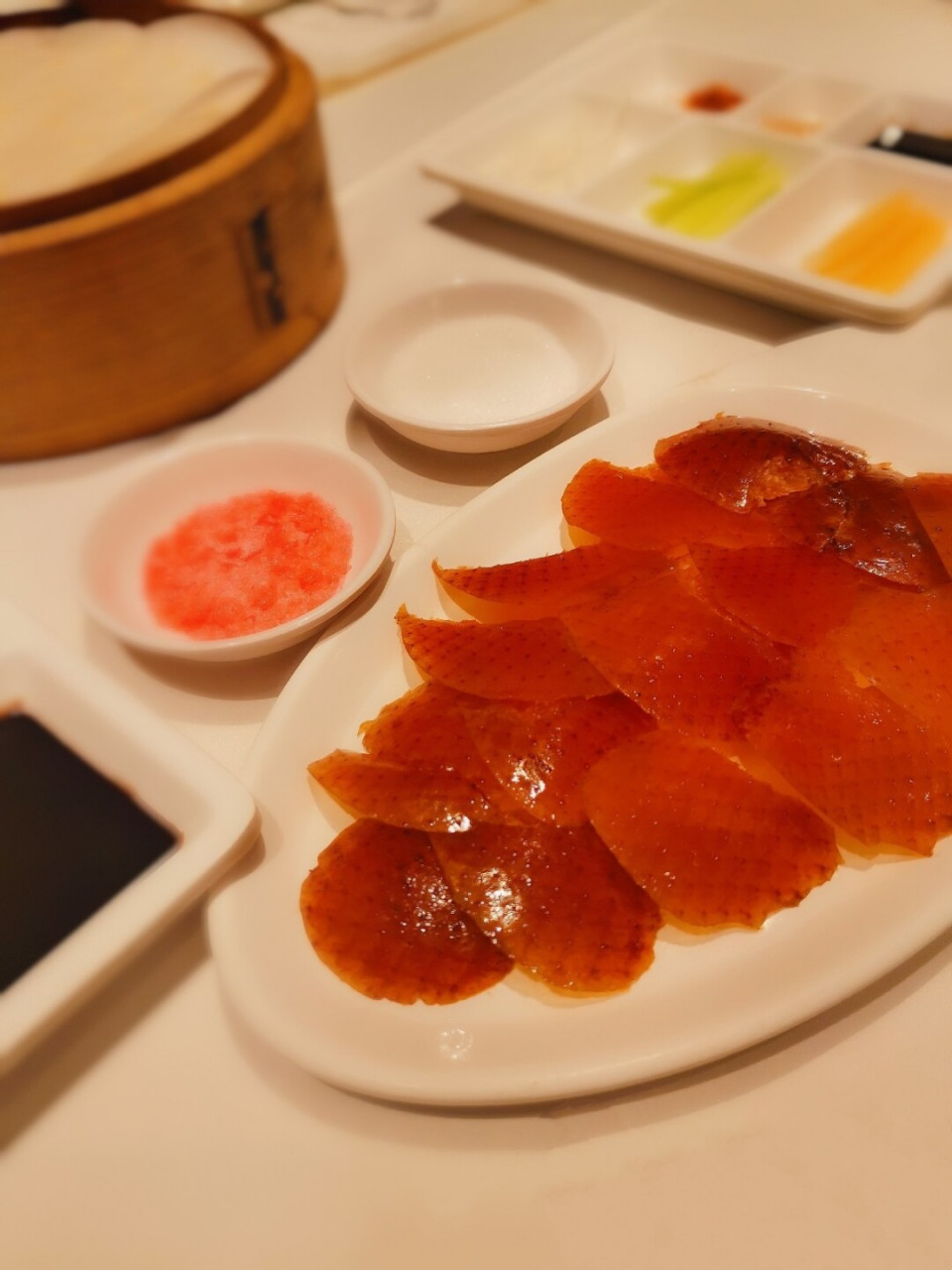 78"城南往事"是一家主打鲁菜的餐厅,烤鸭是招牌菜,位于新业路来福士