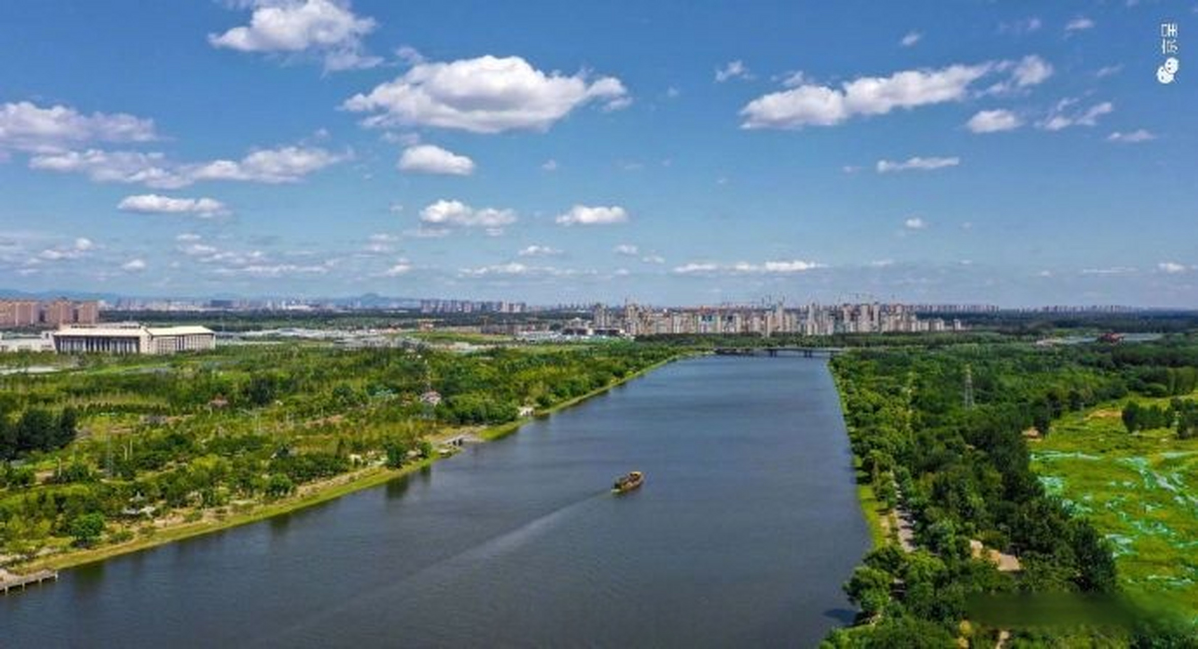 北京城市副中心与雄安新区一起,是首都北京新的"两翼",是京津冀型同