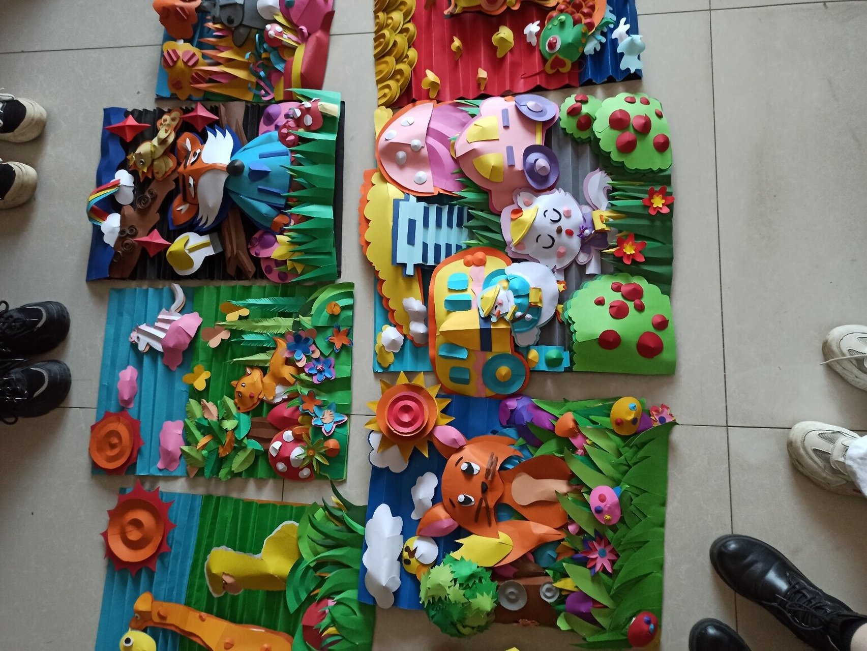 纸浮雕作品 学前教育的学生会弹琴,会唱歌,会讲故事,会画画,会手工